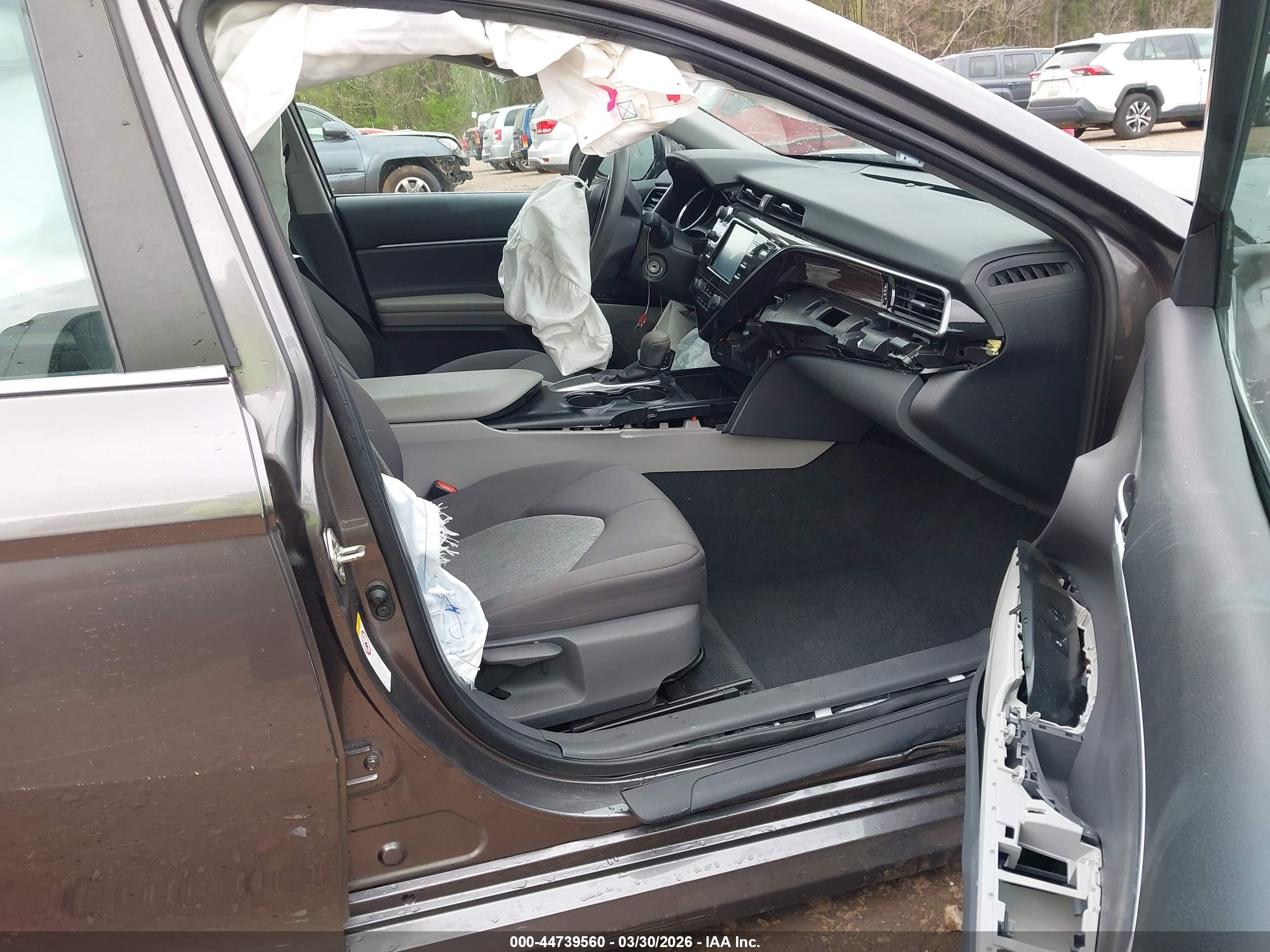 TOYOTA CAMRY image 5