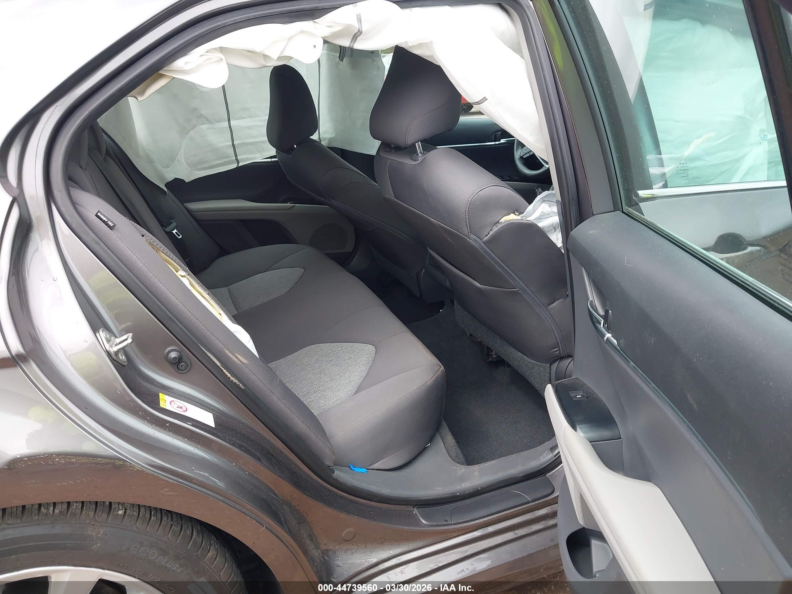 TOYOTA CAMRY image 8