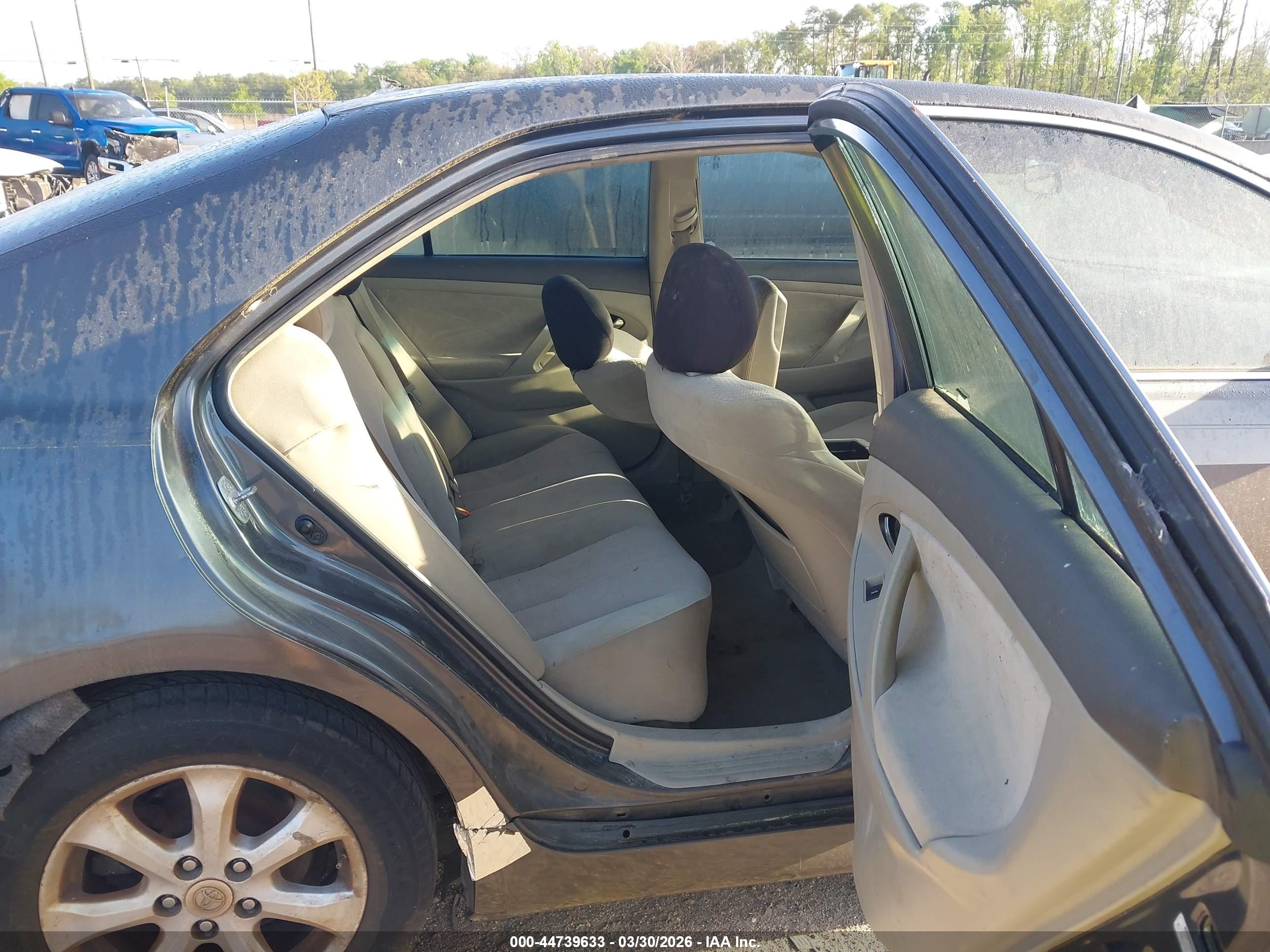 TOYOTA CAMRY image 8