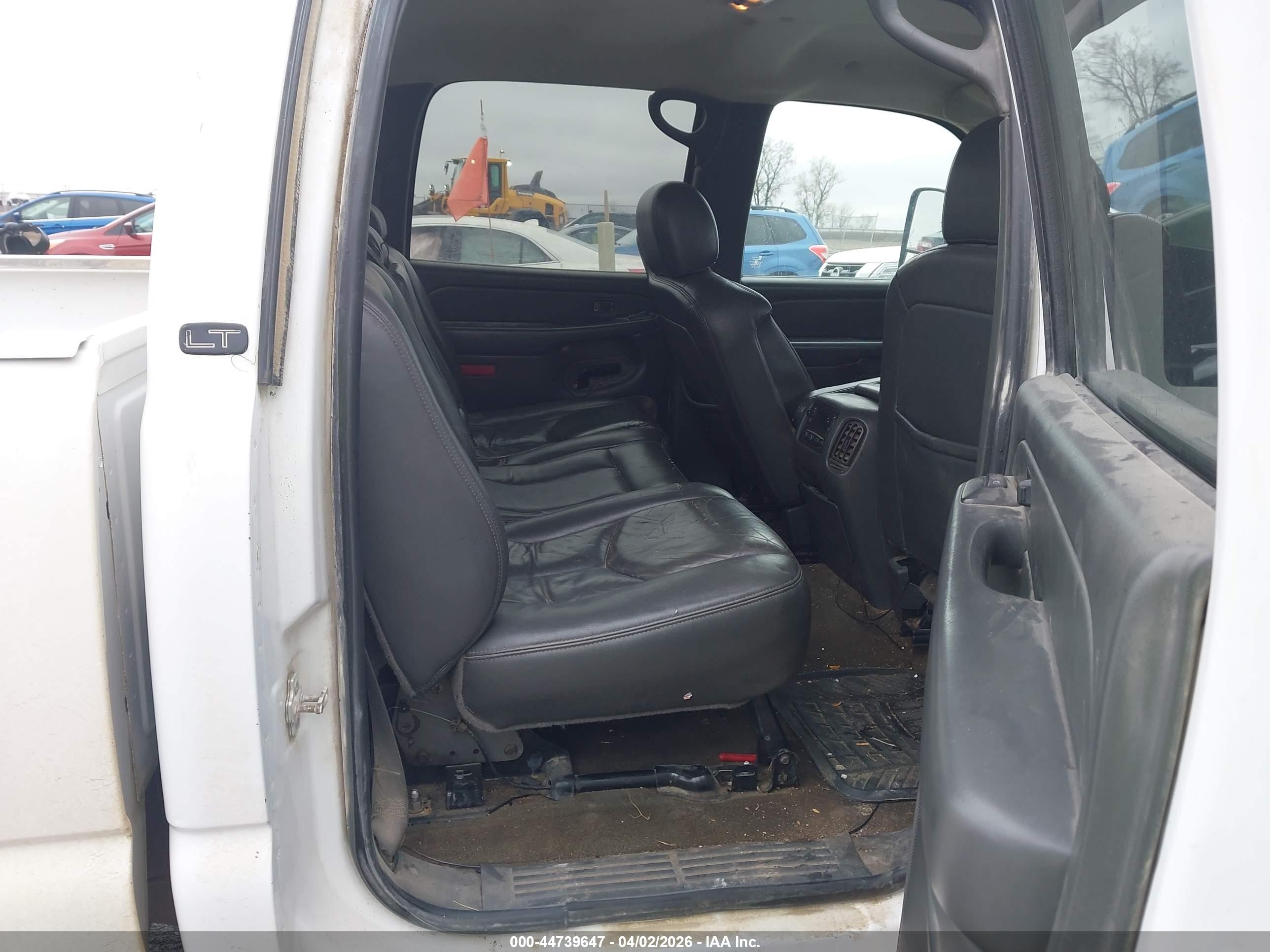 CHEVROLET SILVERADO image 8