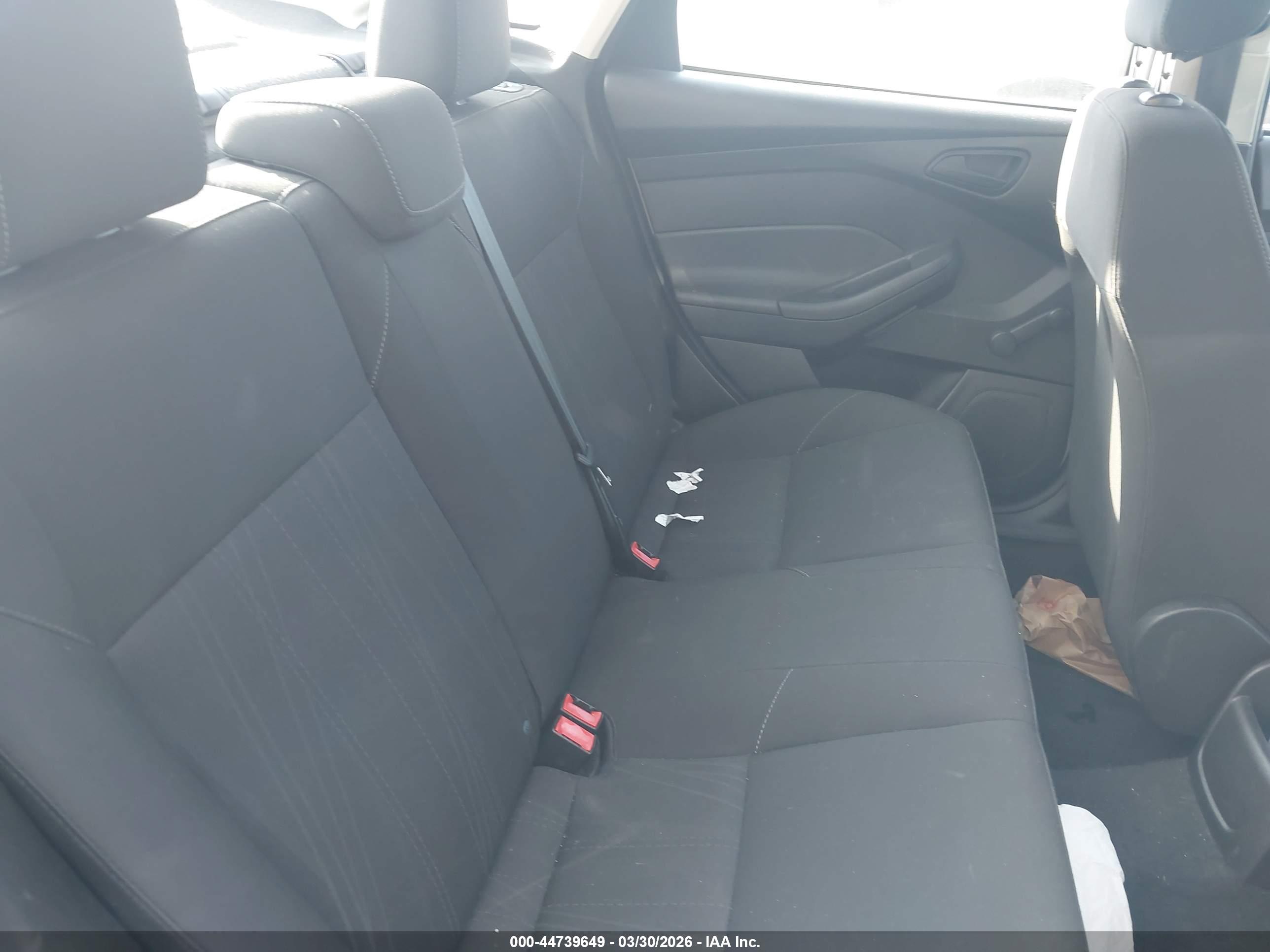 FORD FOCUS image 8