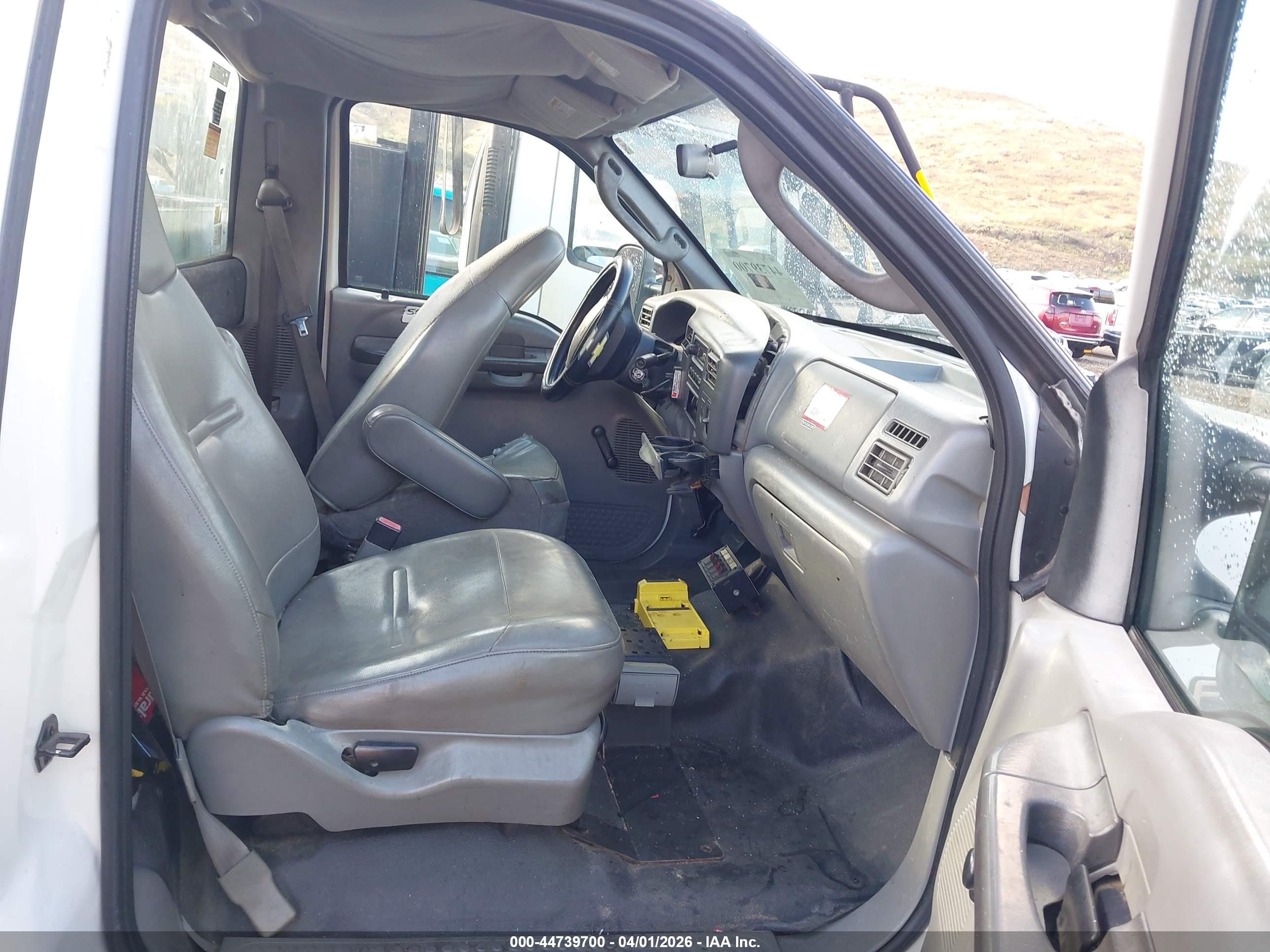 FORD F-450 image 8