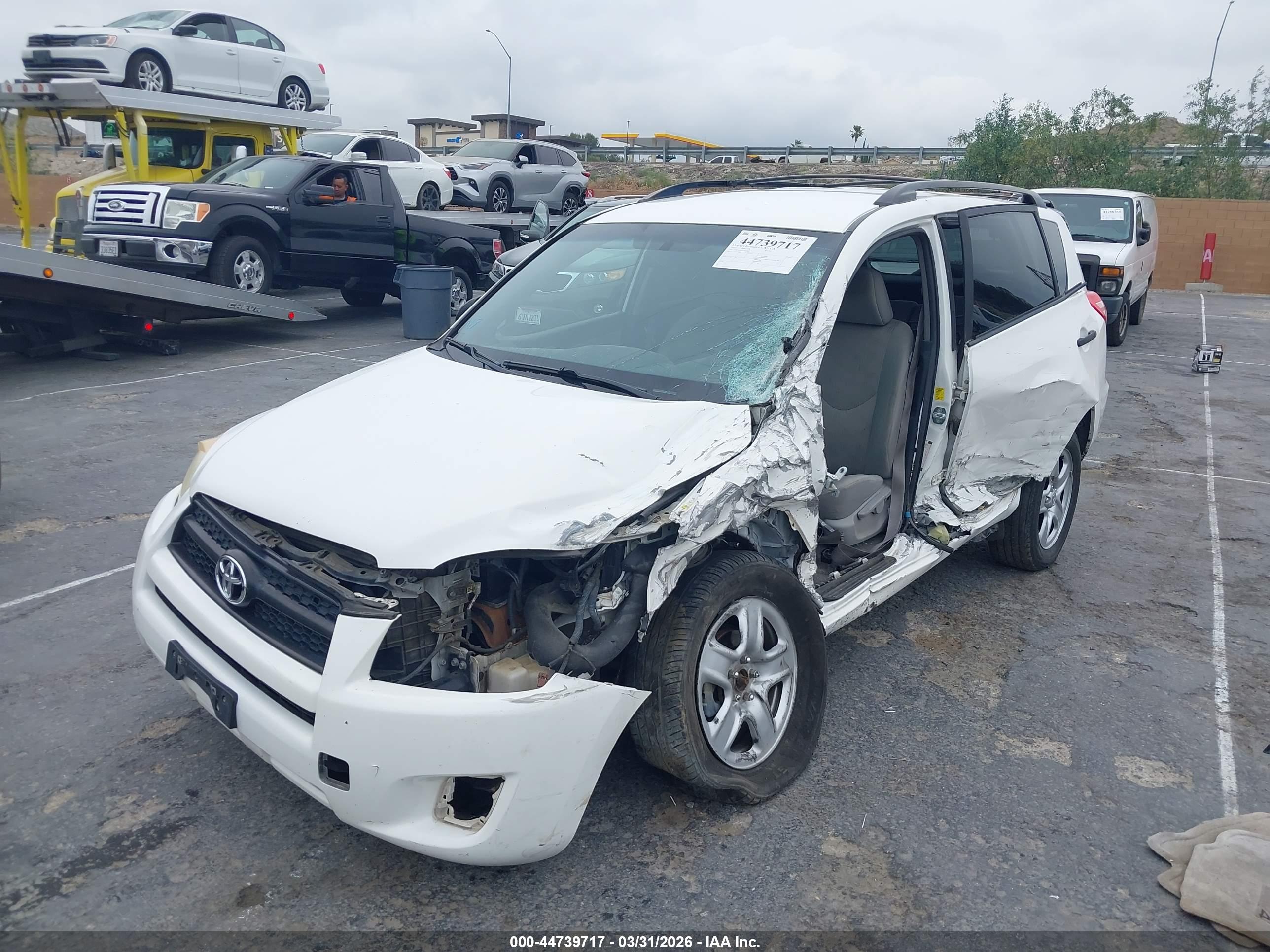 TOYOTA RAV4 image 2