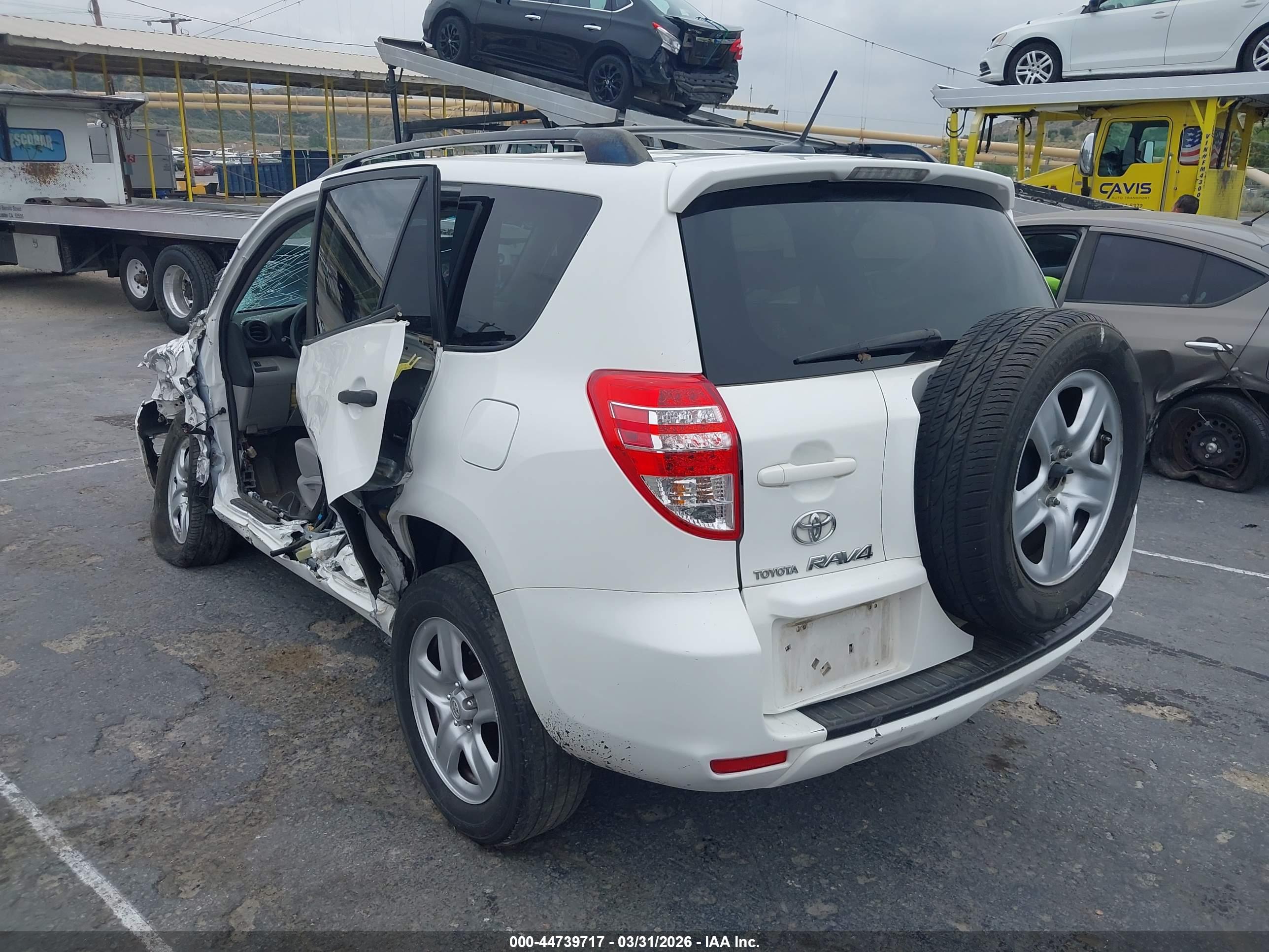 TOYOTA RAV4 image 3