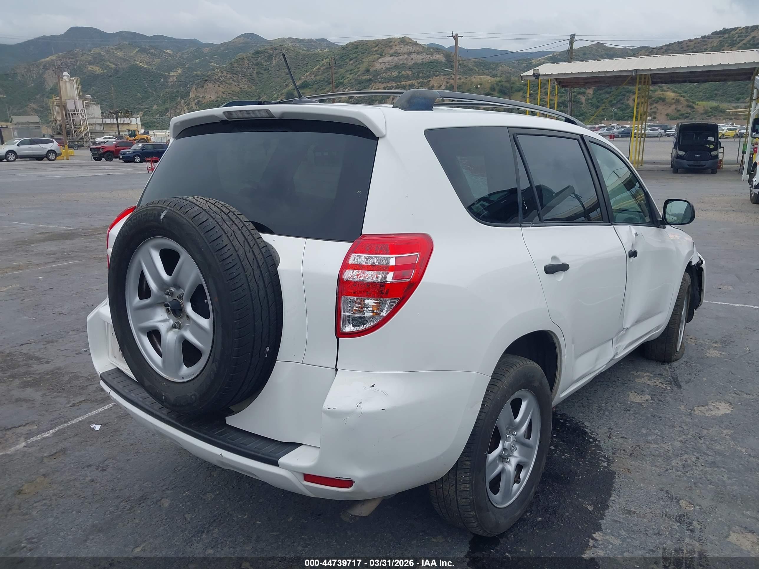 TOYOTA RAV4 image 4