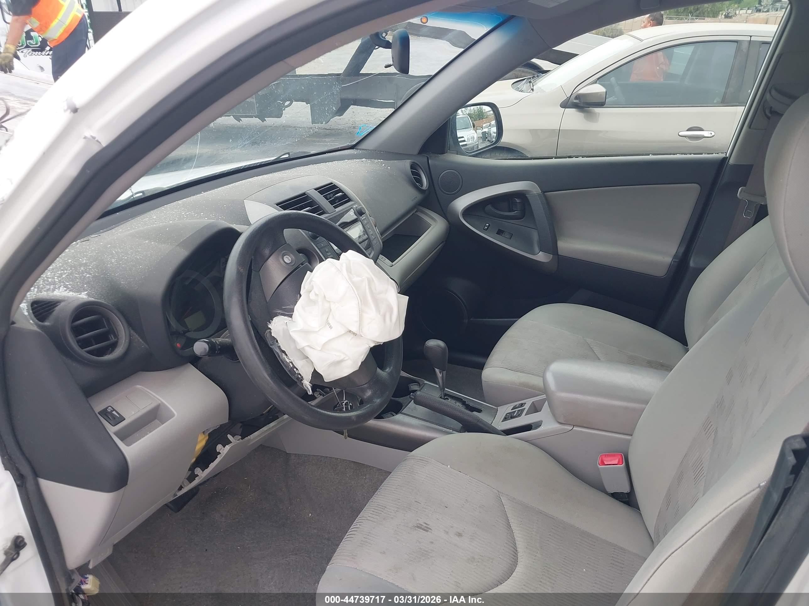 TOYOTA RAV4 image 5