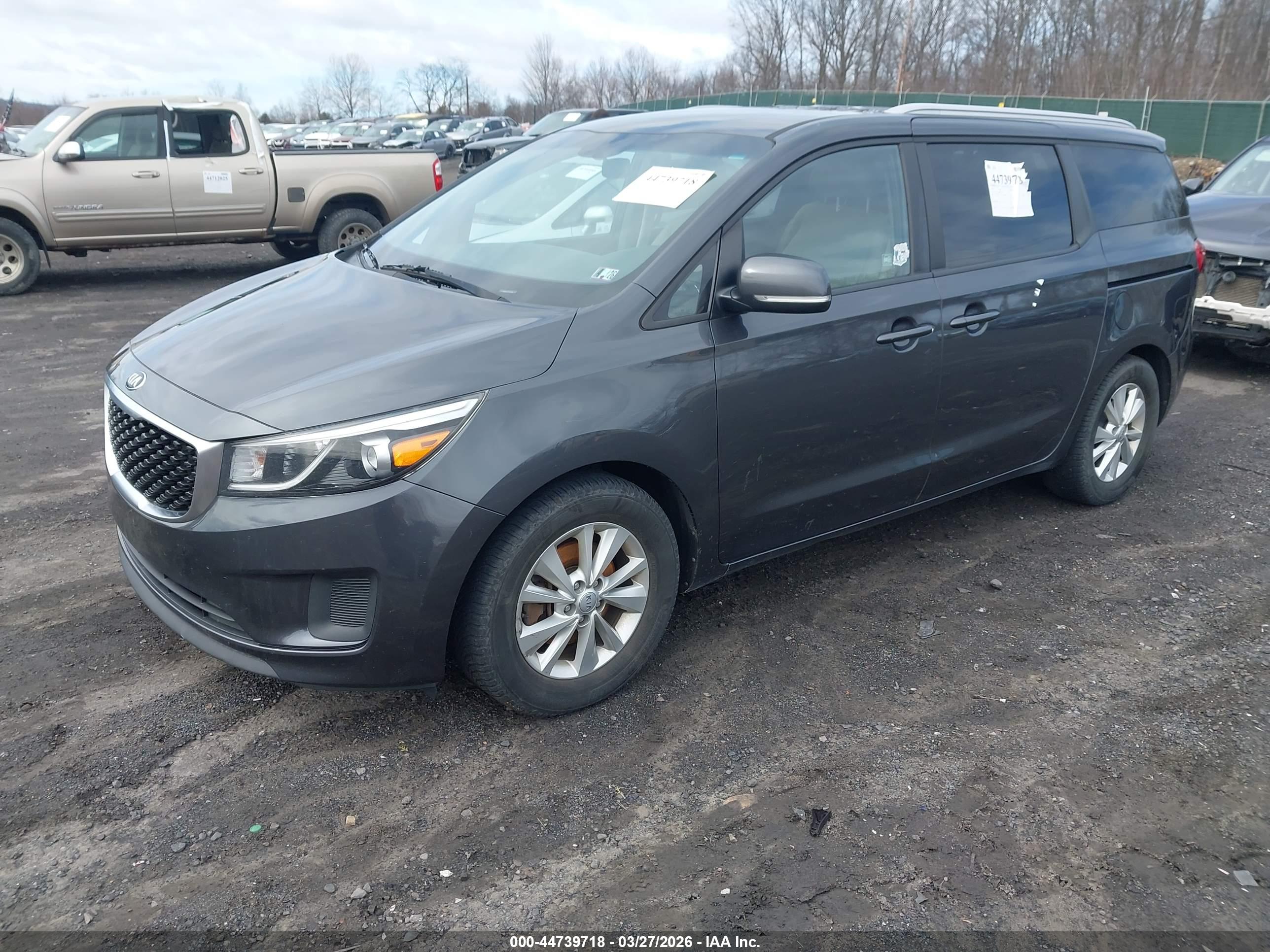 KIA SEDONA image 2