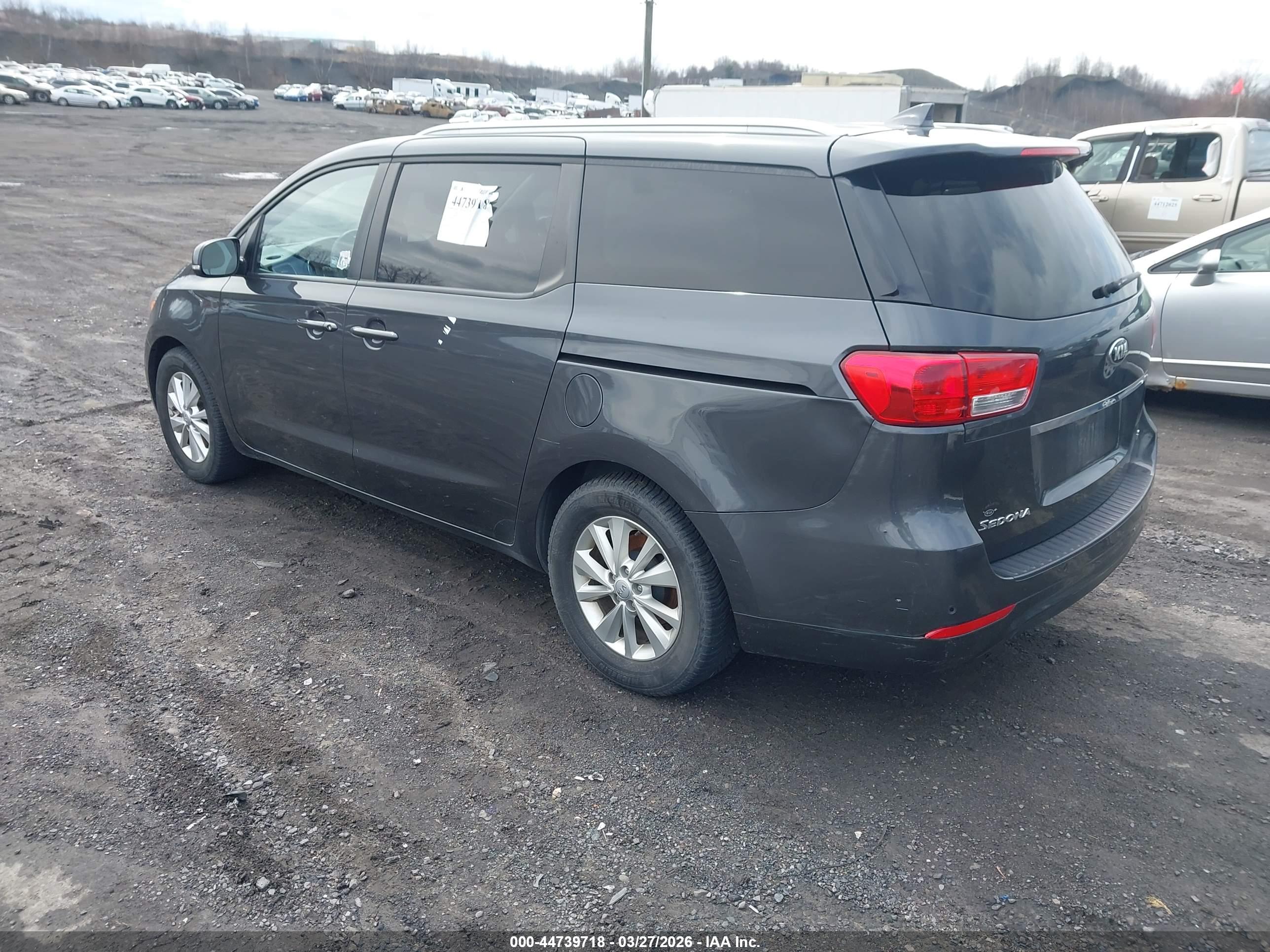KIA SEDONA image 3
