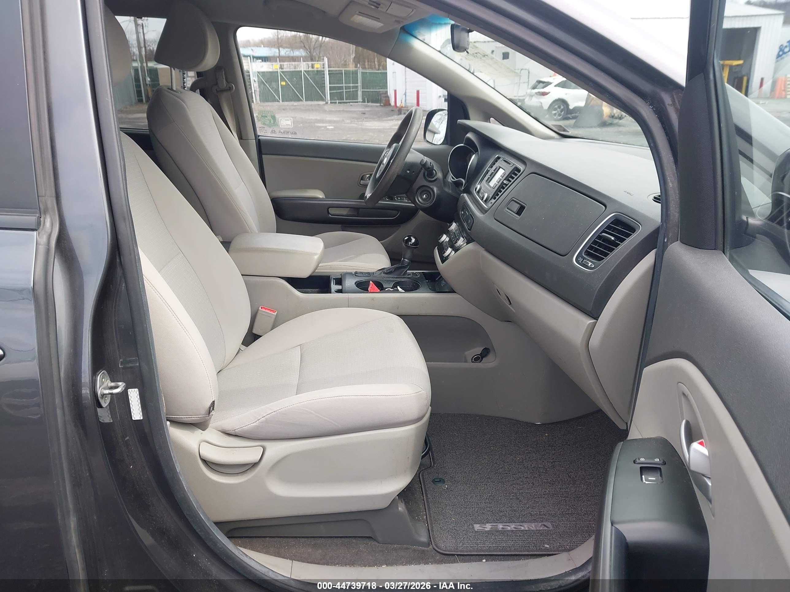 KIA SEDONA image 5