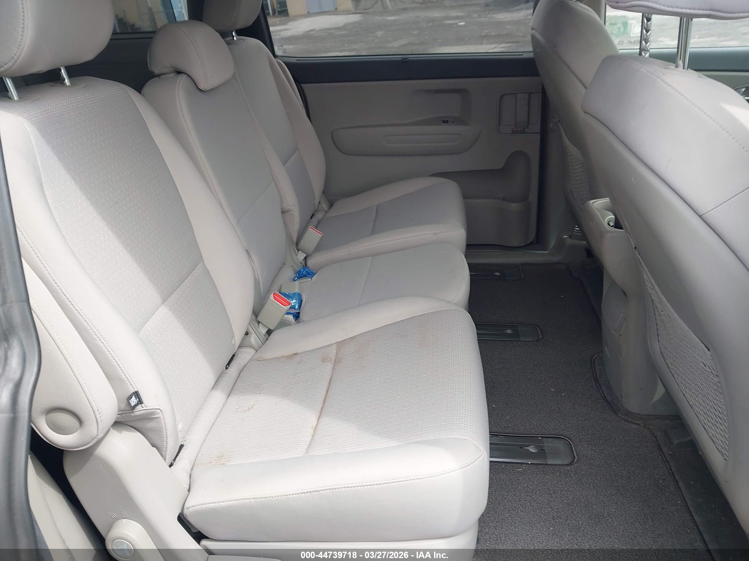 KIA SEDONA image 8