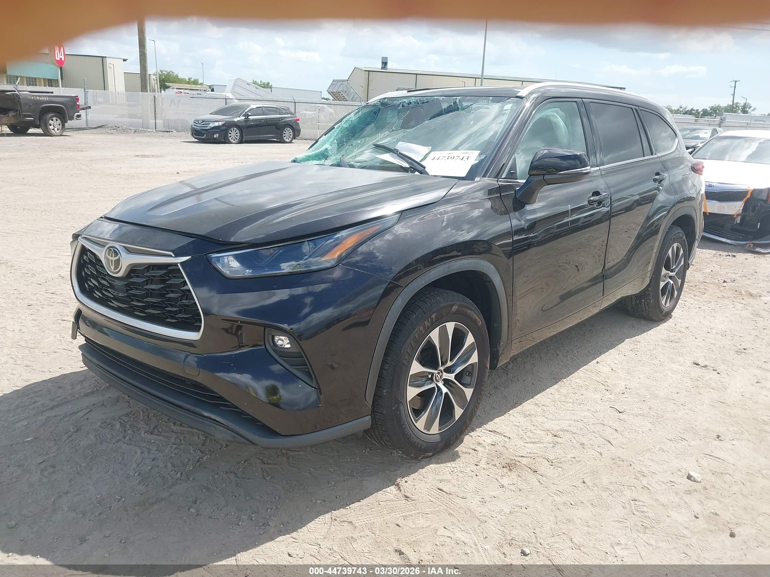 TOYOTA HIGHLANDER image 2