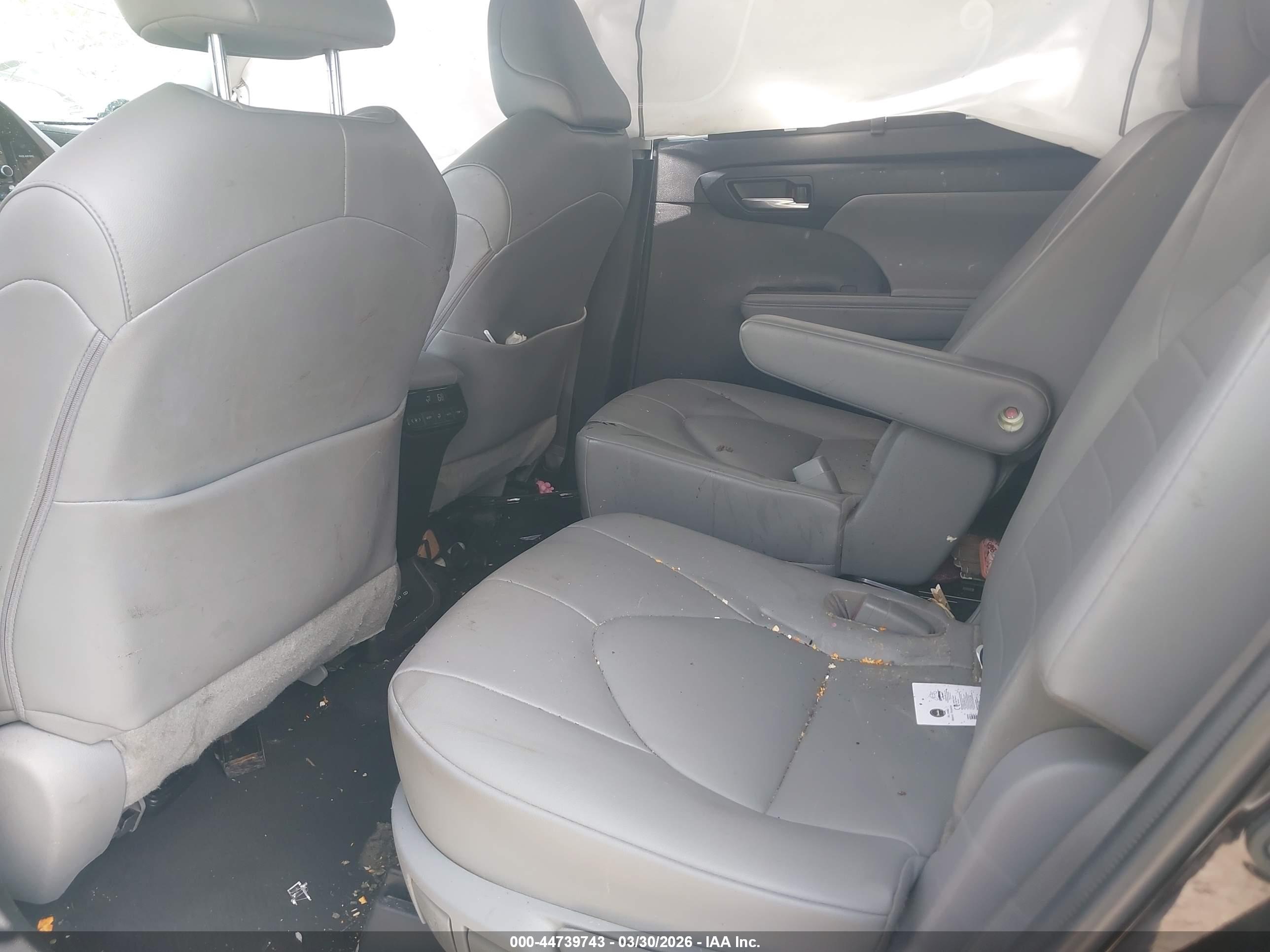TOYOTA HIGHLANDER image 8