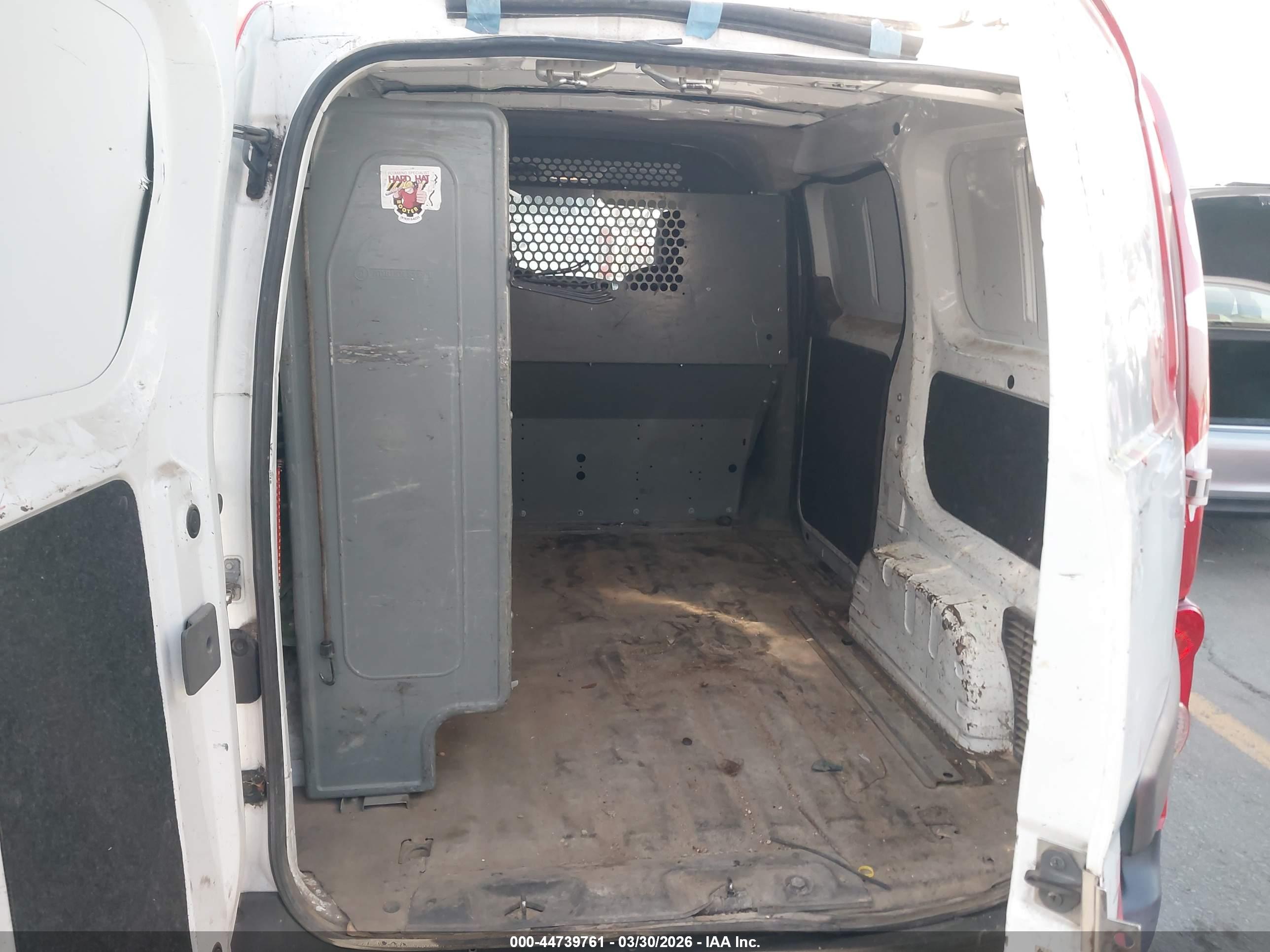 NISSAN NV200 image 8