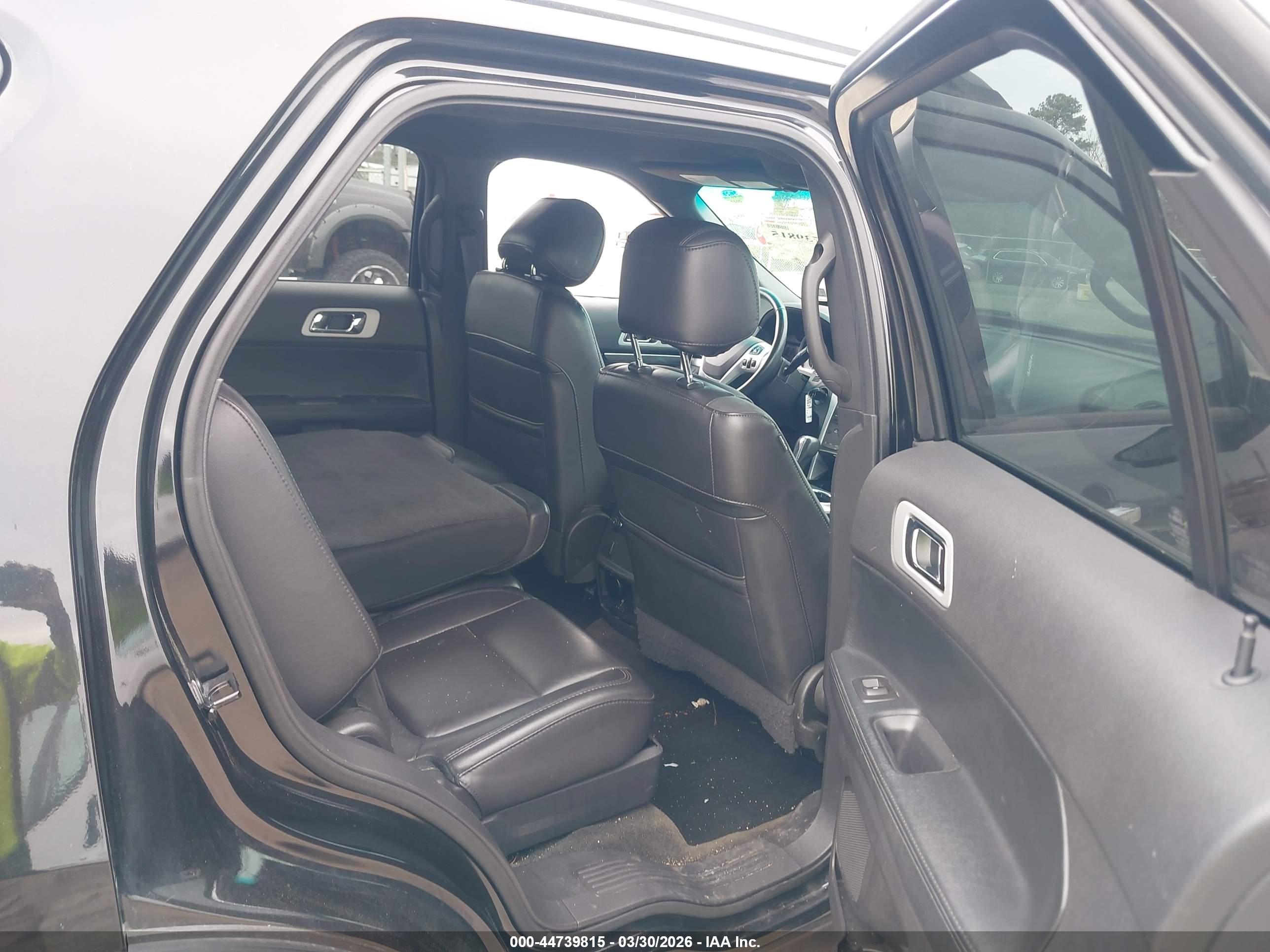 FORD EXPLORER image 8