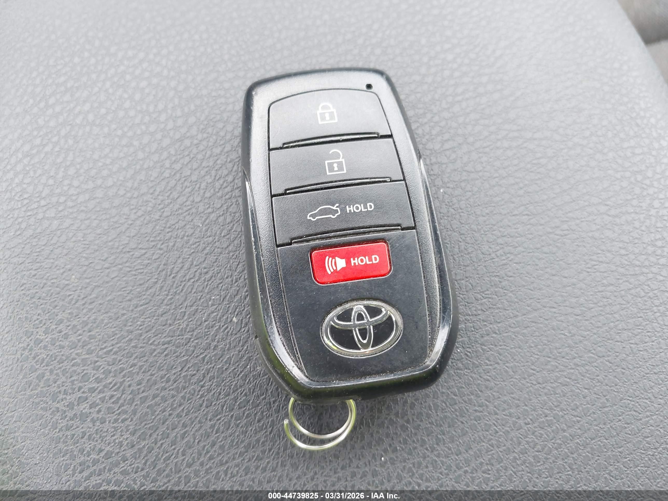 TOYOTA CAMRY image 11