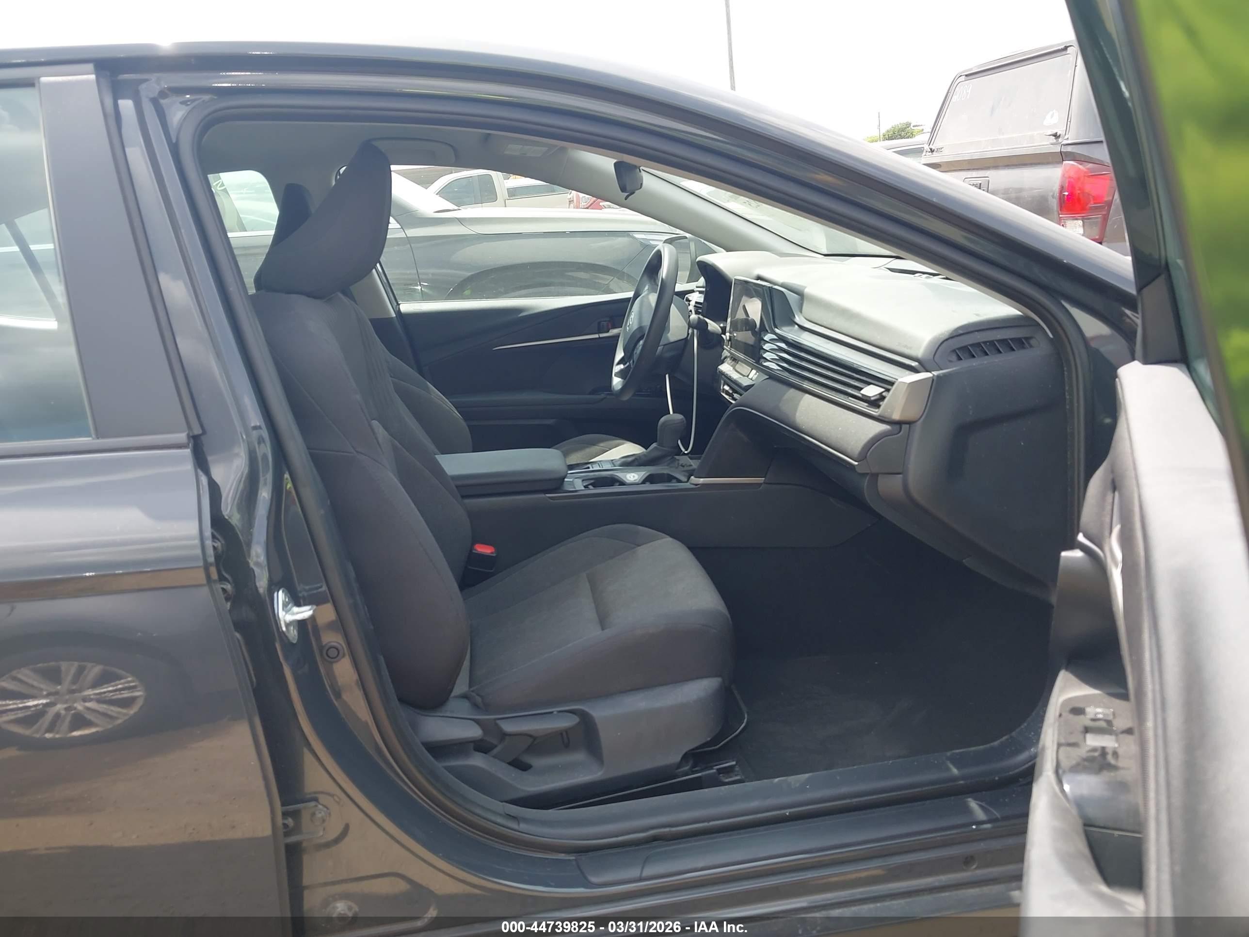TOYOTA CAMRY image 5