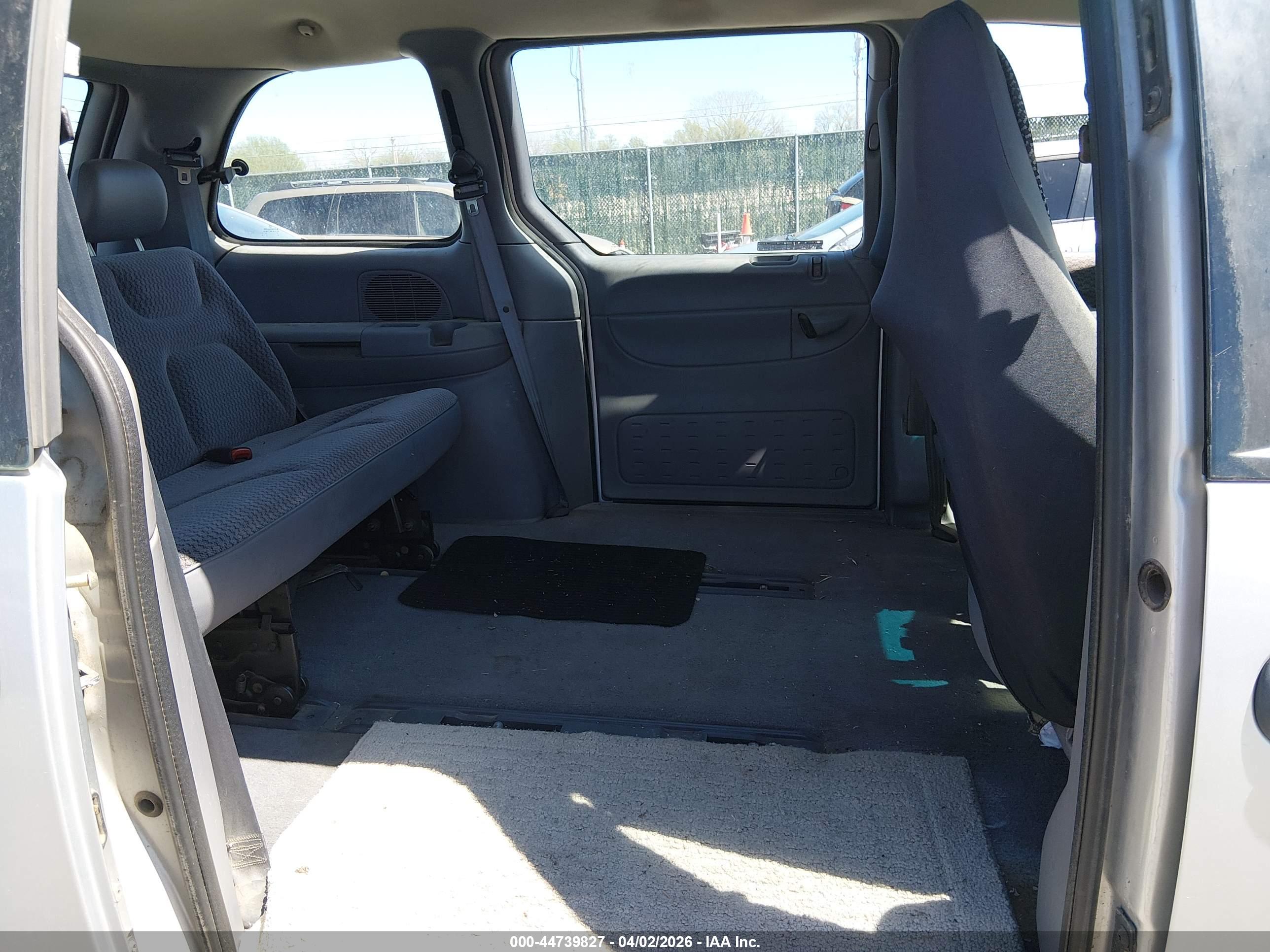 DODGE CARAVAN image 8