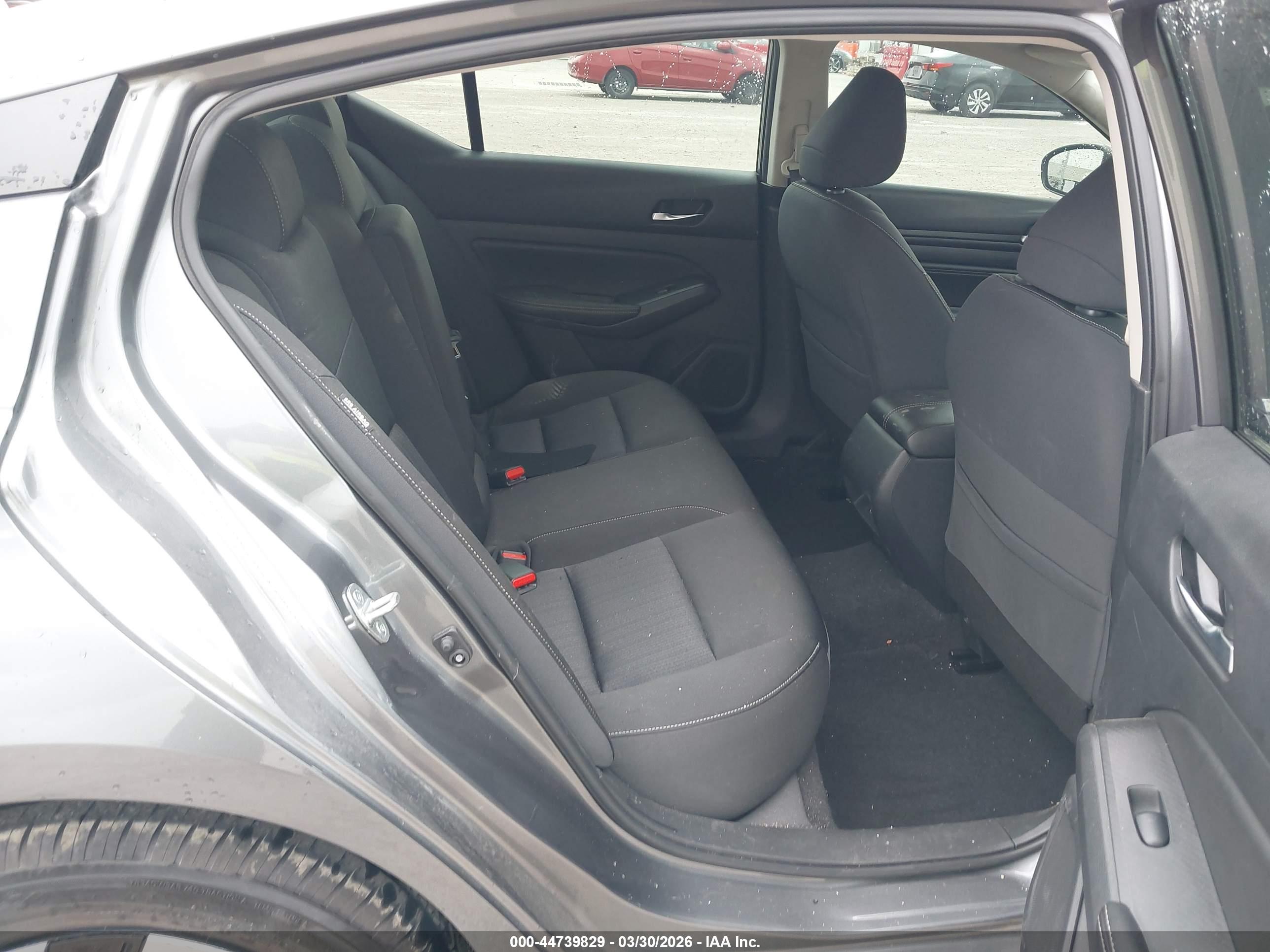 NISSAN ALTIMA image 8