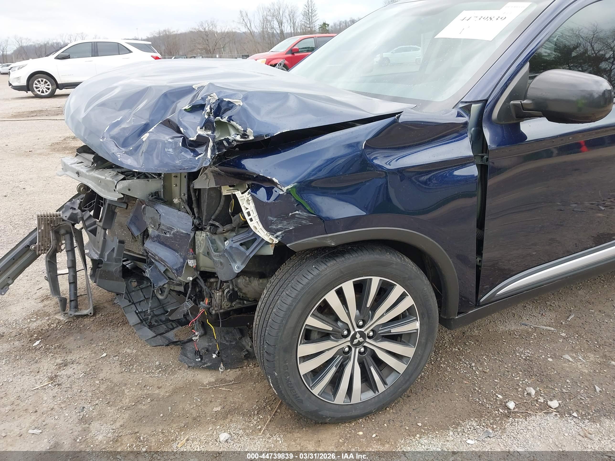 MITSUBISHI OUTLANDER image 6