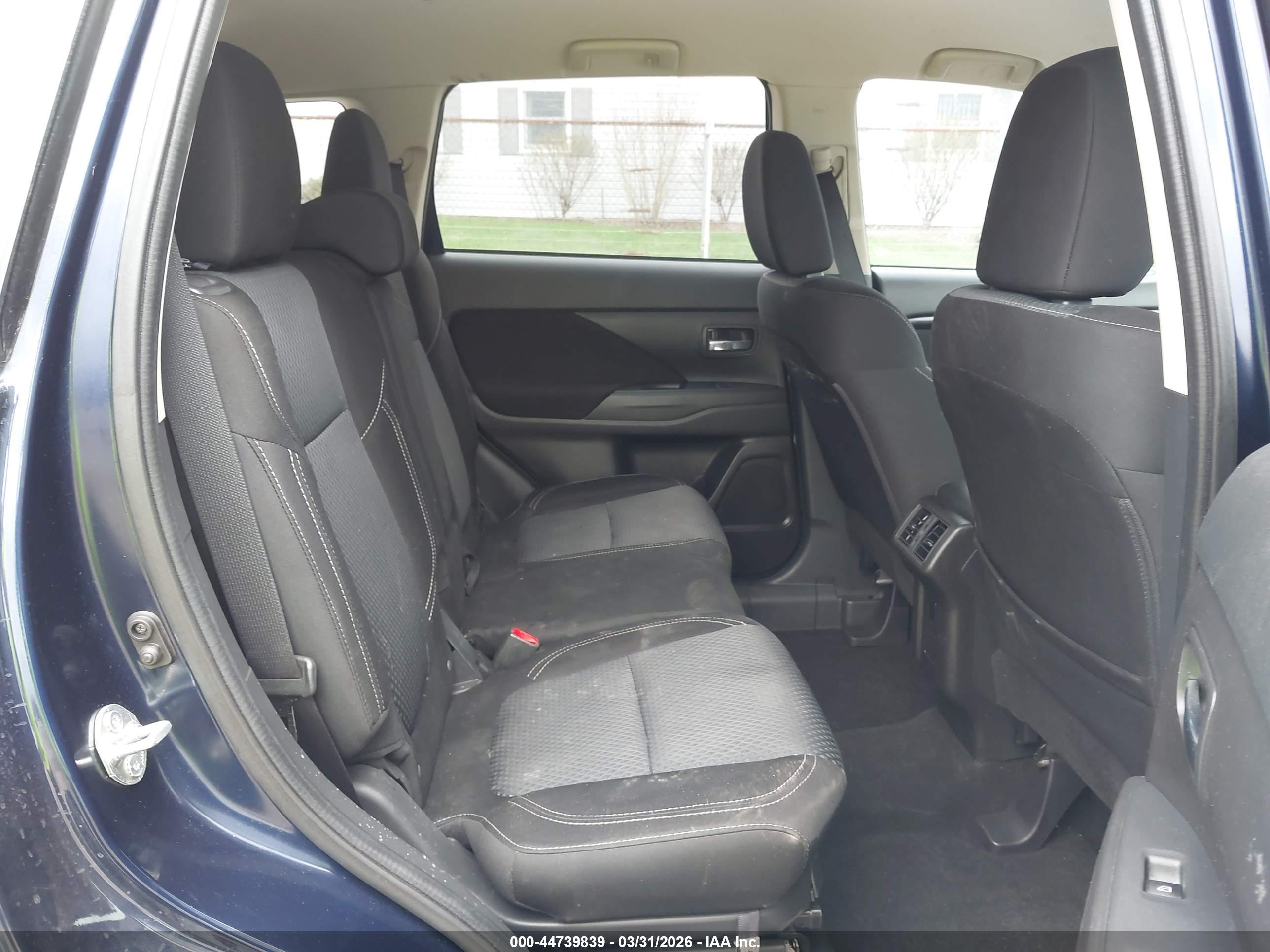 MITSUBISHI OUTLANDER image 8