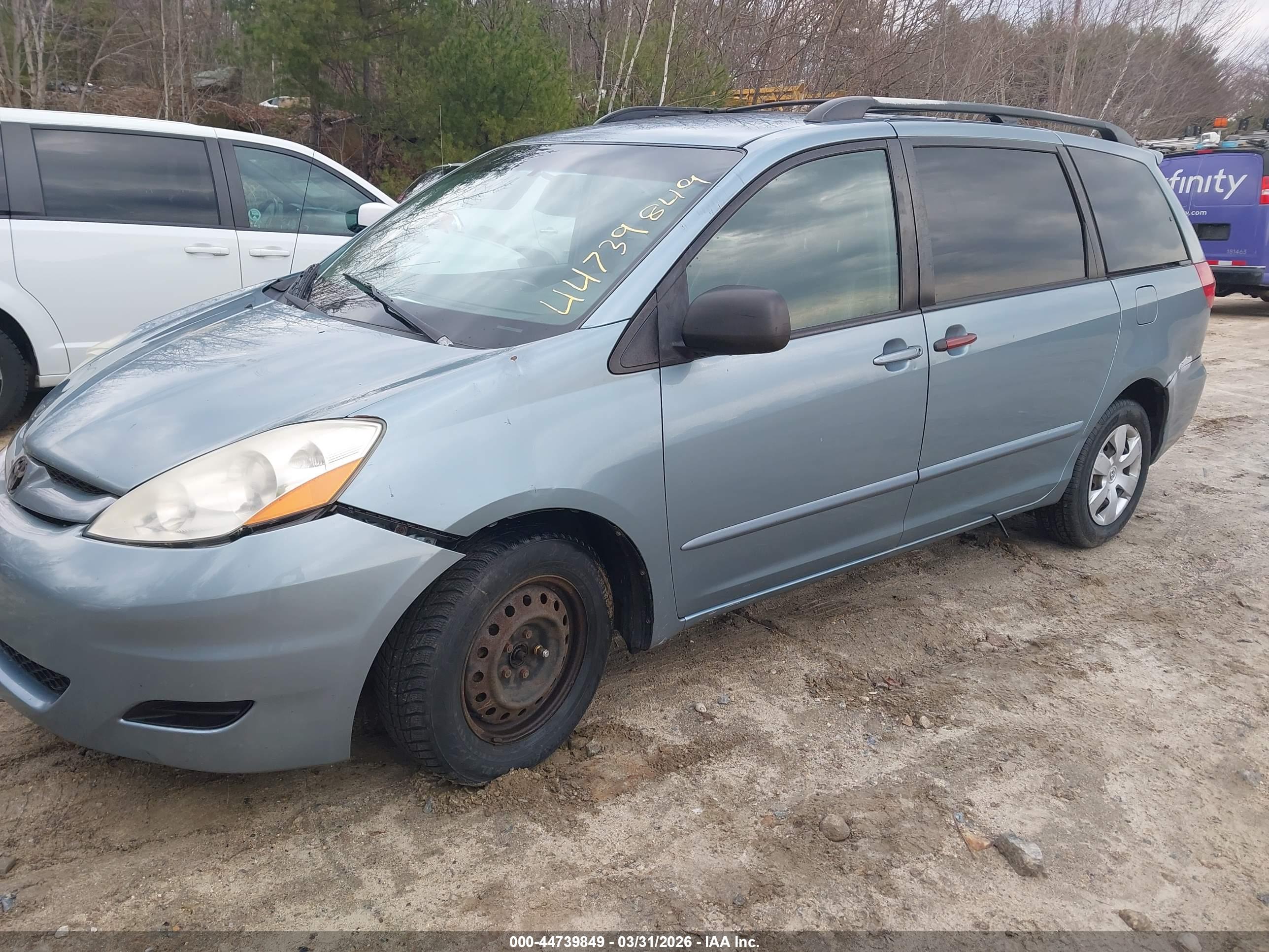 TOYOTA SIENNA image 2