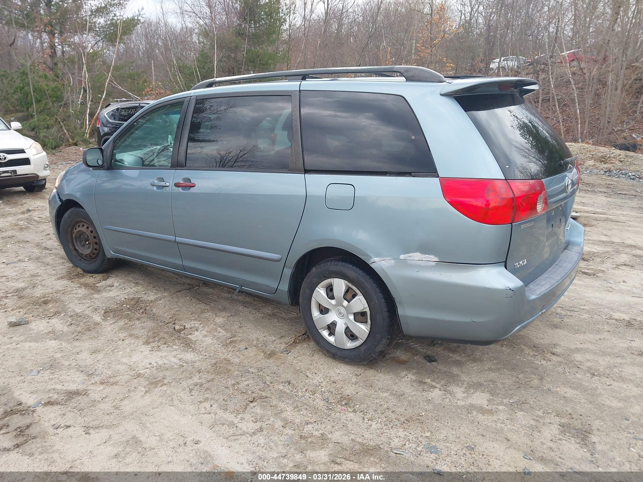 TOYOTA SIENNA image 3
