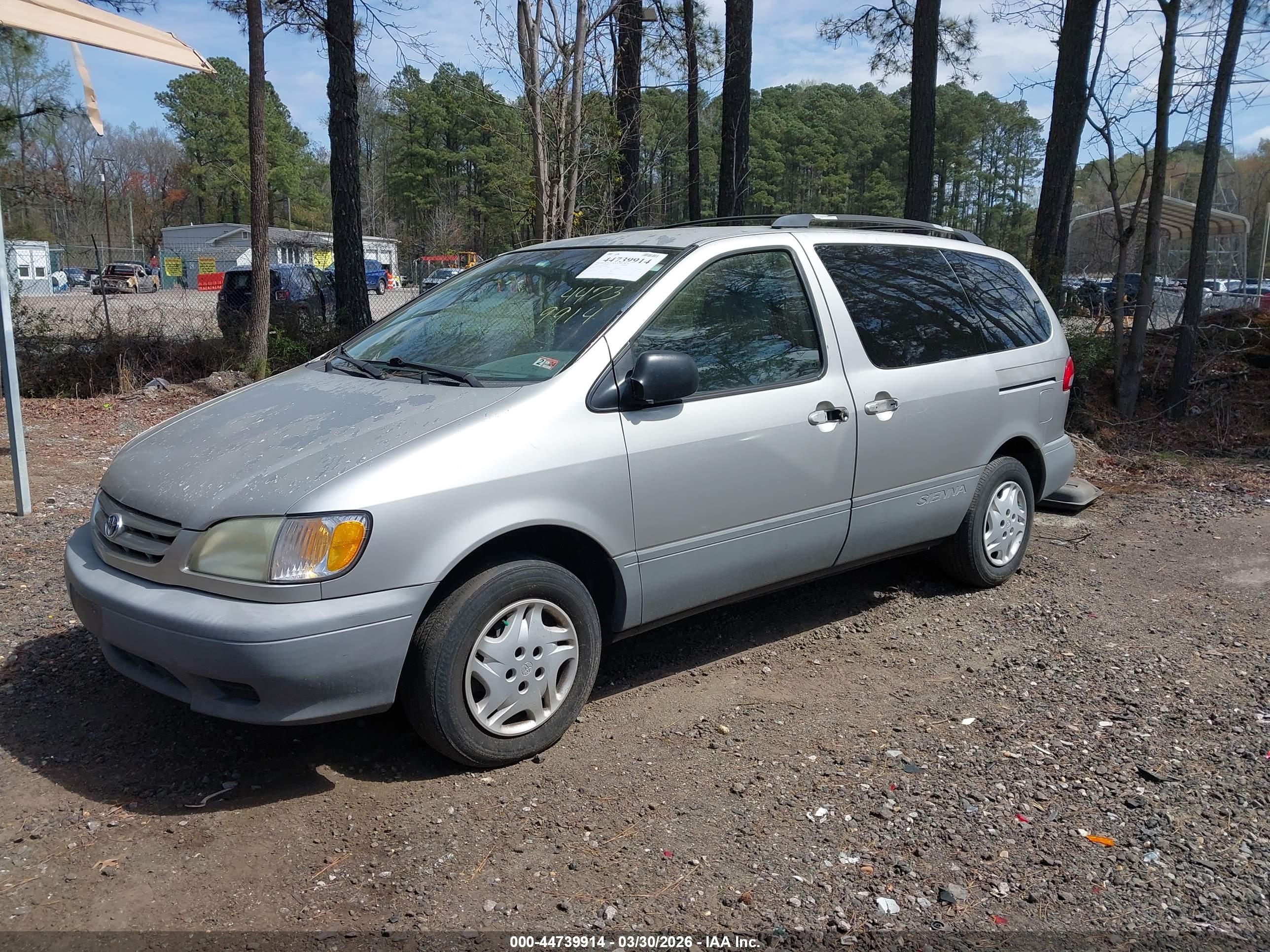 TOYOTA SIENNA image 2