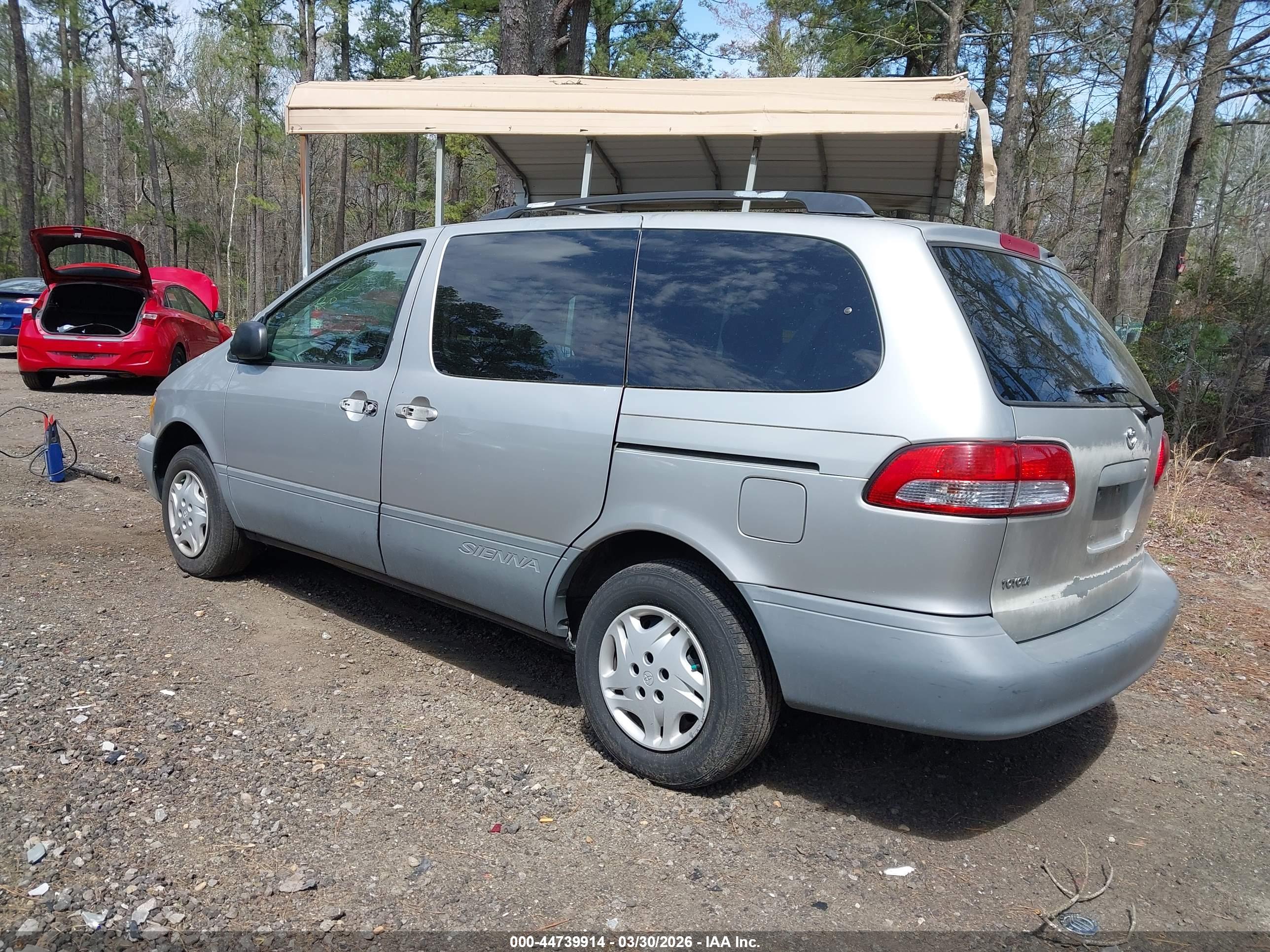 TOYOTA SIENNA image 3