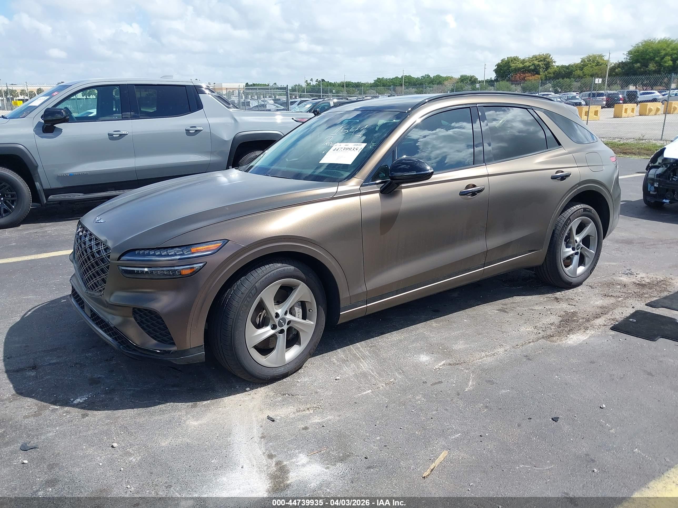 GENESIS GV70 image 2