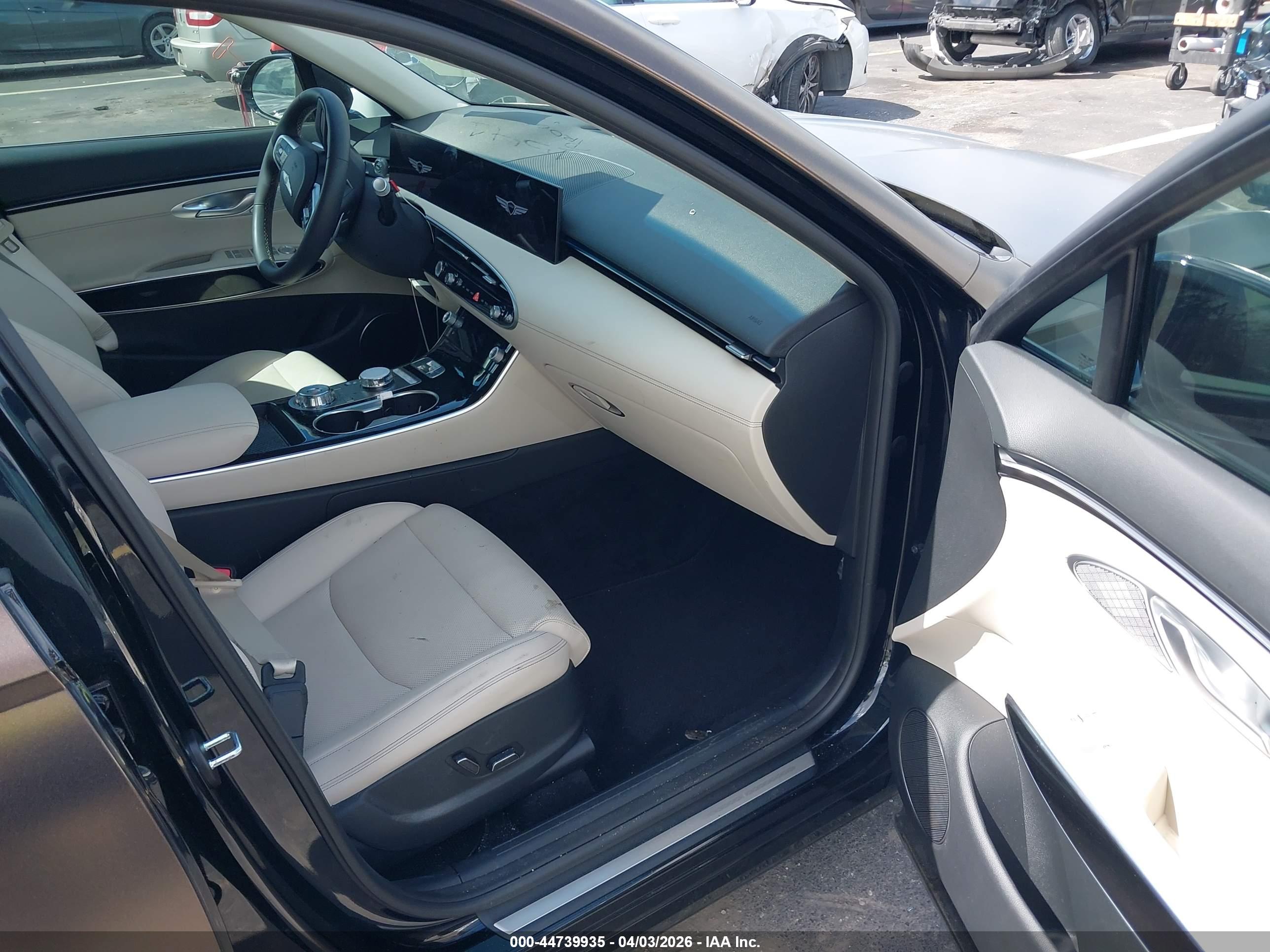 GENESIS GV70 image 5