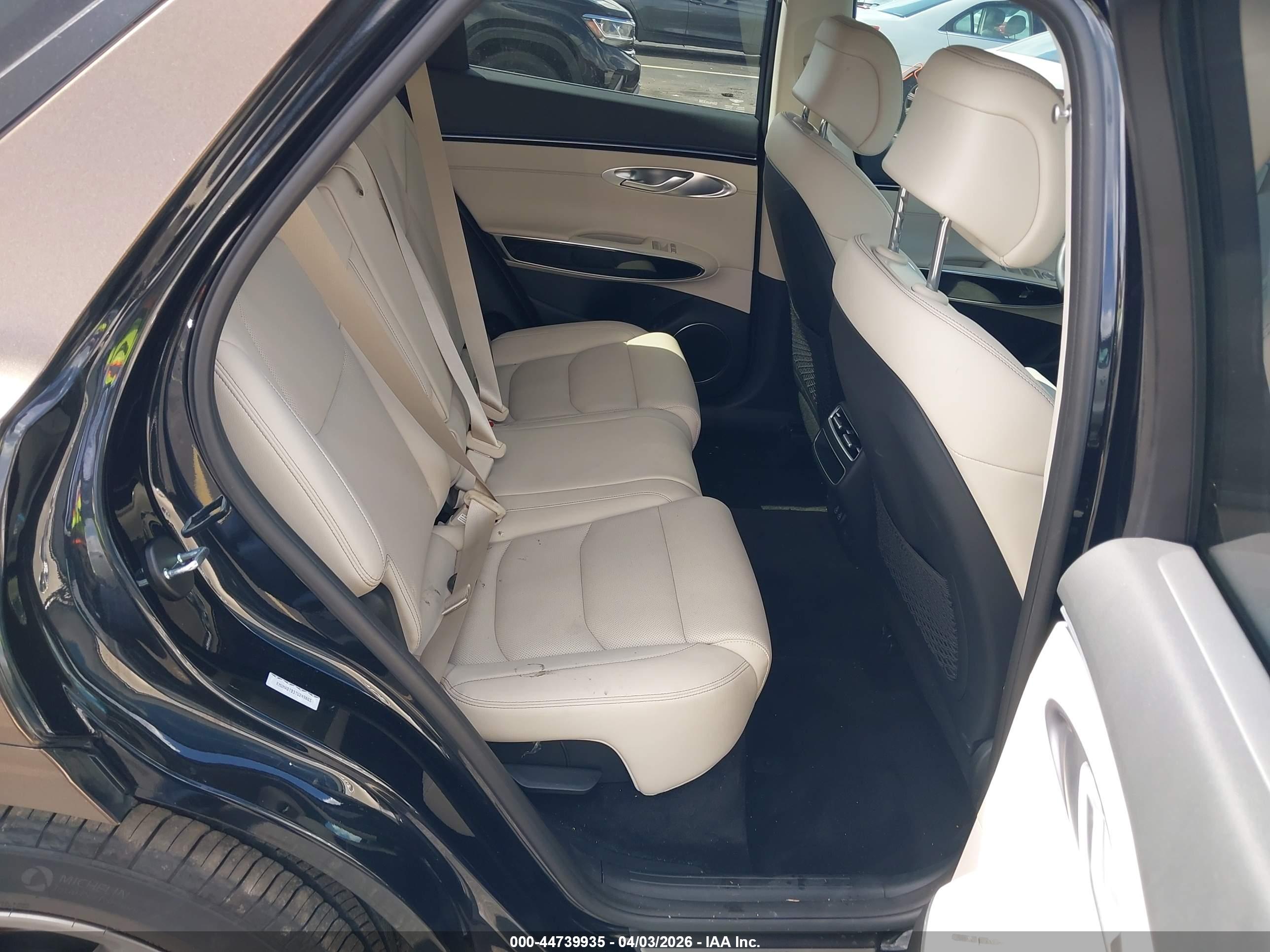 GENESIS GV70 image 8
