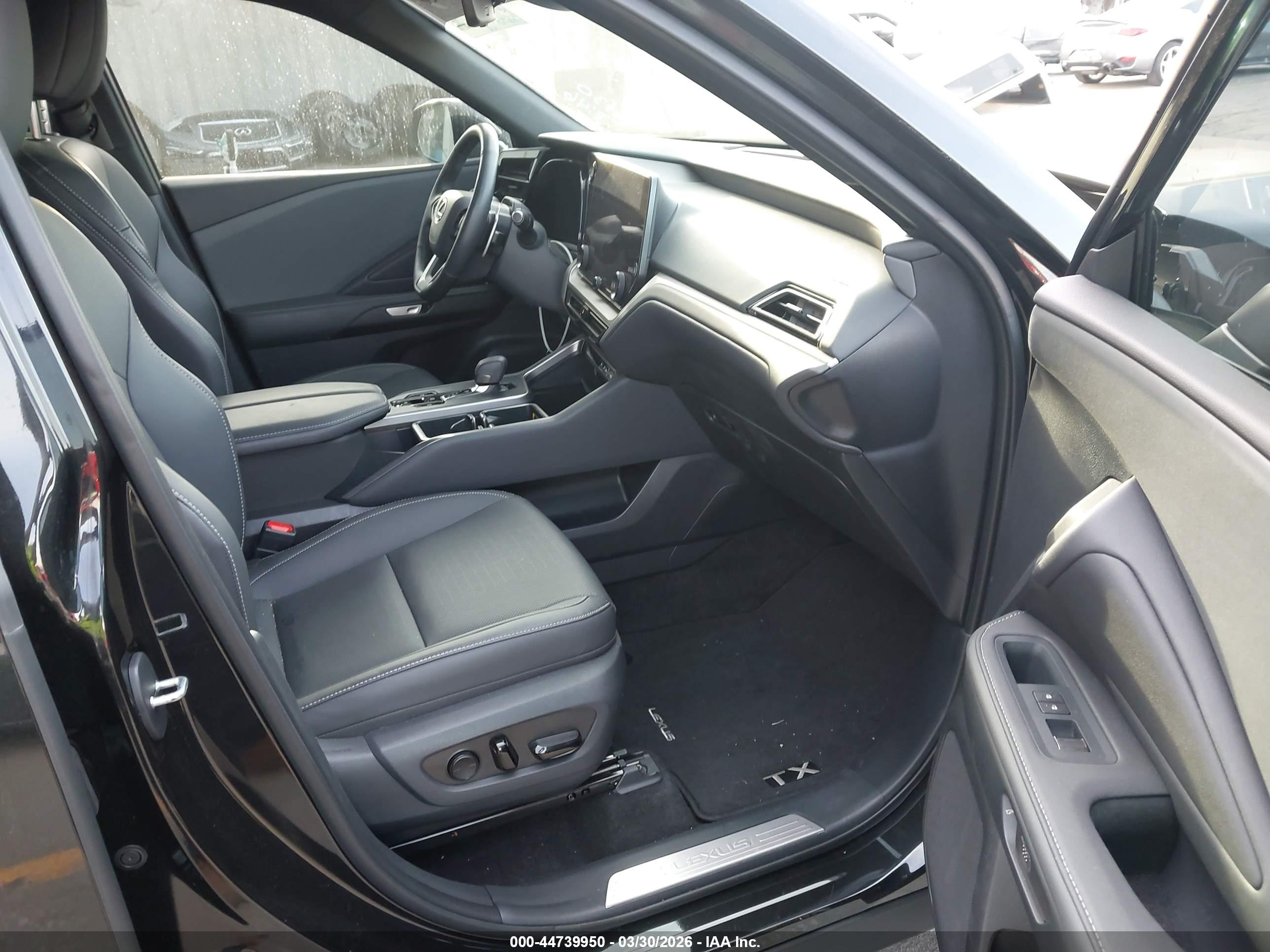 LEXUS TX image 5
