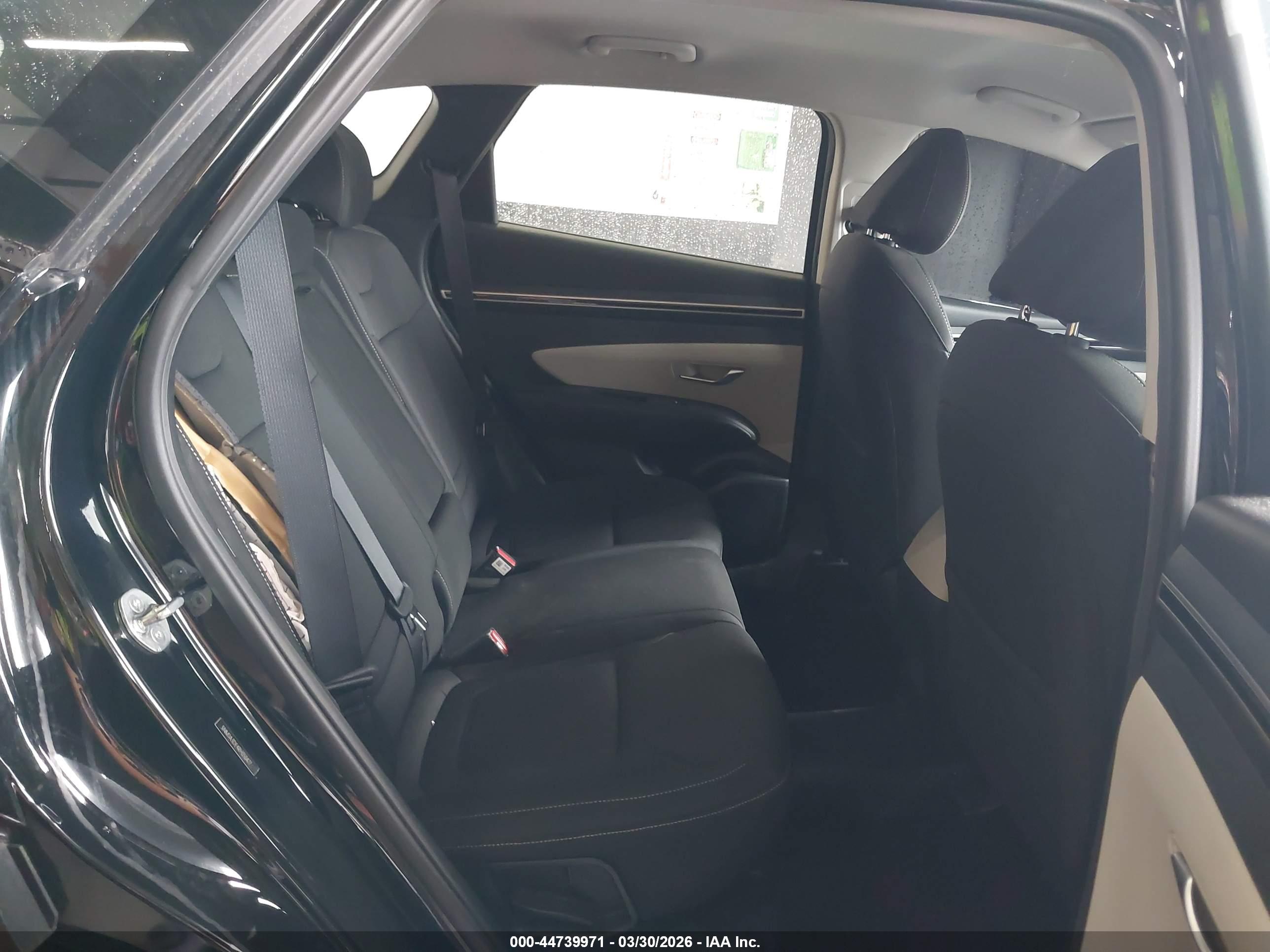 HYUNDAI TUCSON image 8