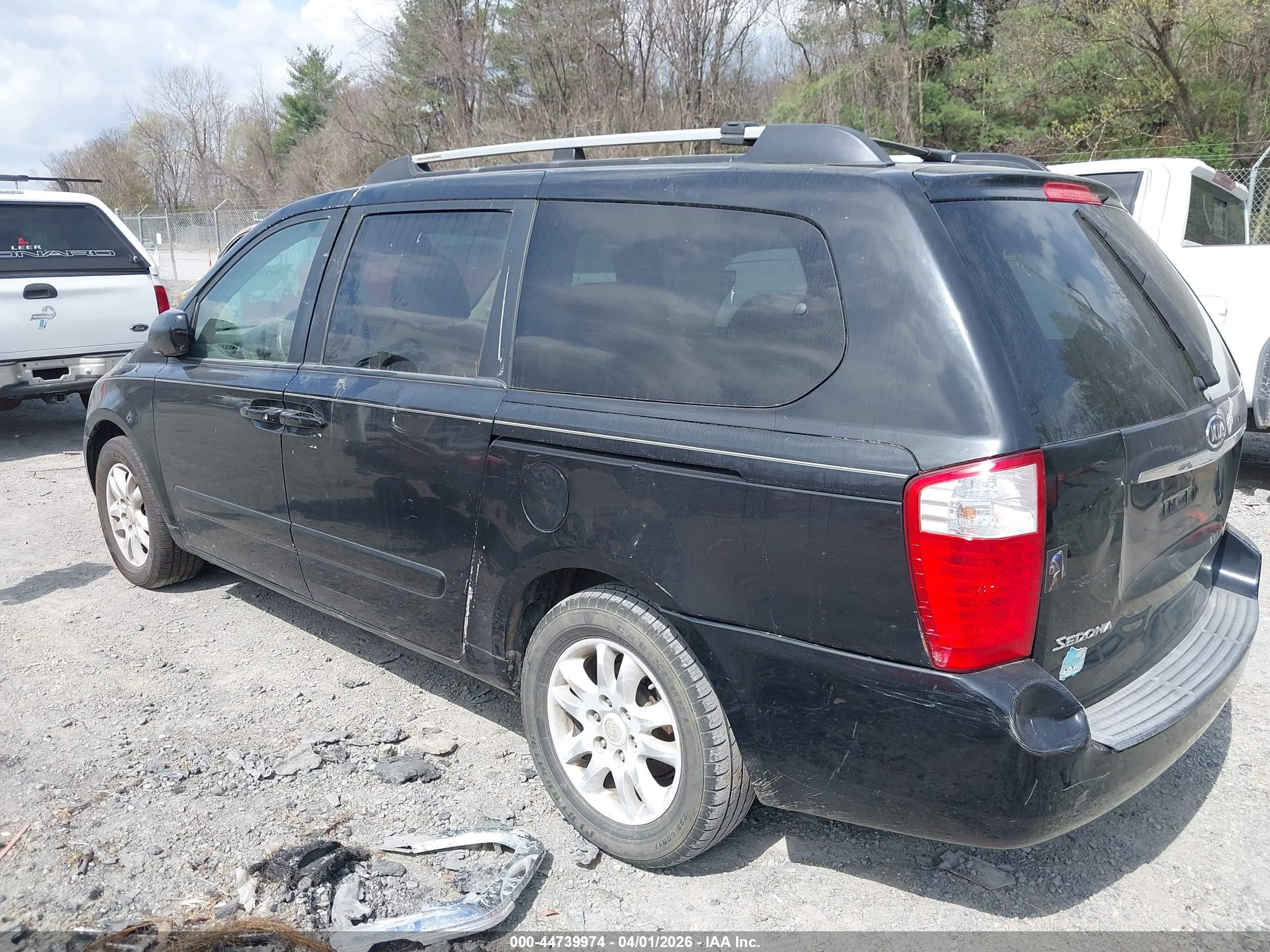 KIA SEDONA image 3