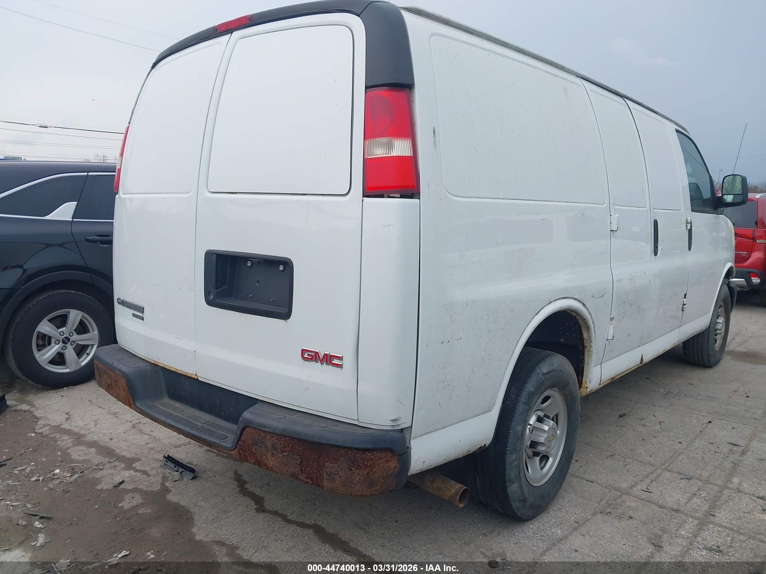 CHEVROLET EXPRESS image 4