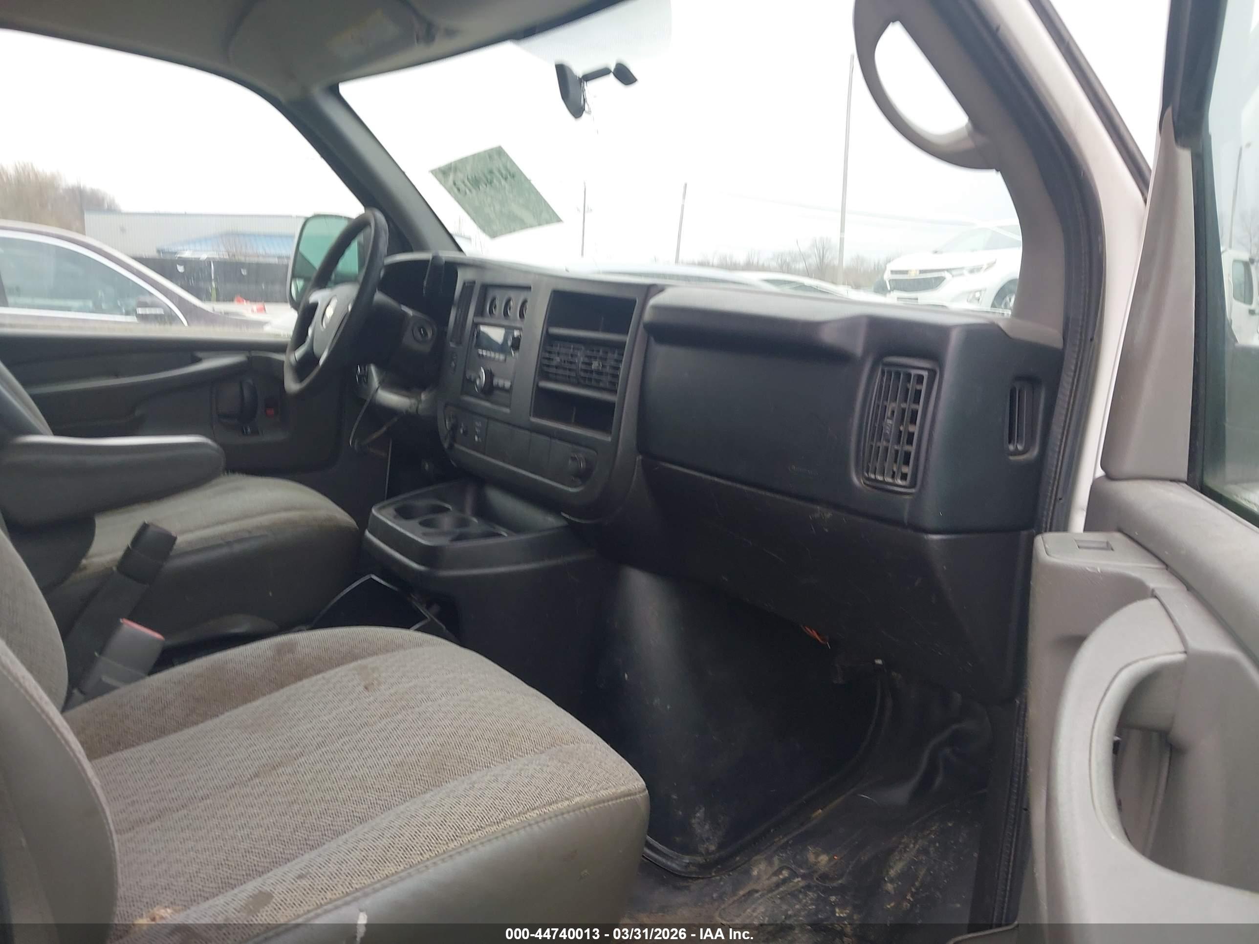 CHEVROLET EXPRESS image 5