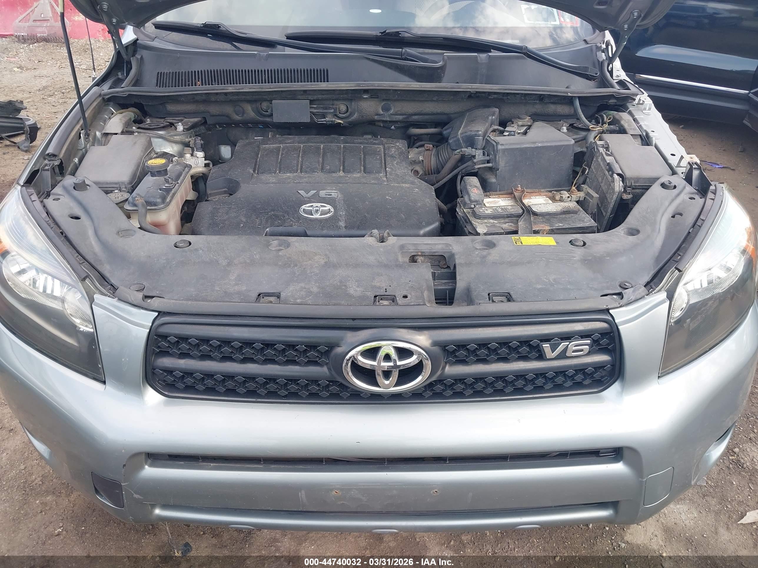 TOYOTA RAV4 image 10