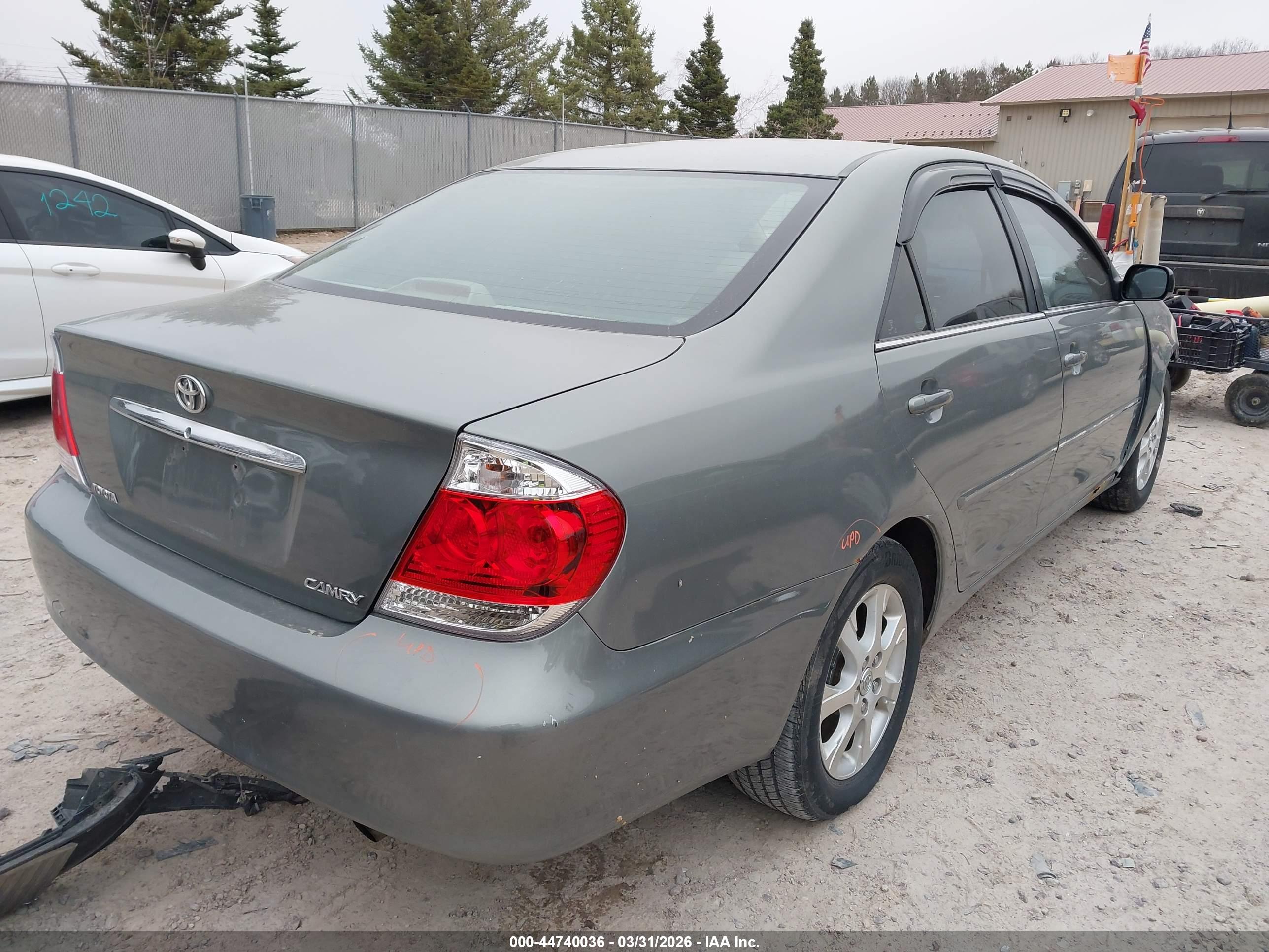 TOYOTA CAMRY image 4