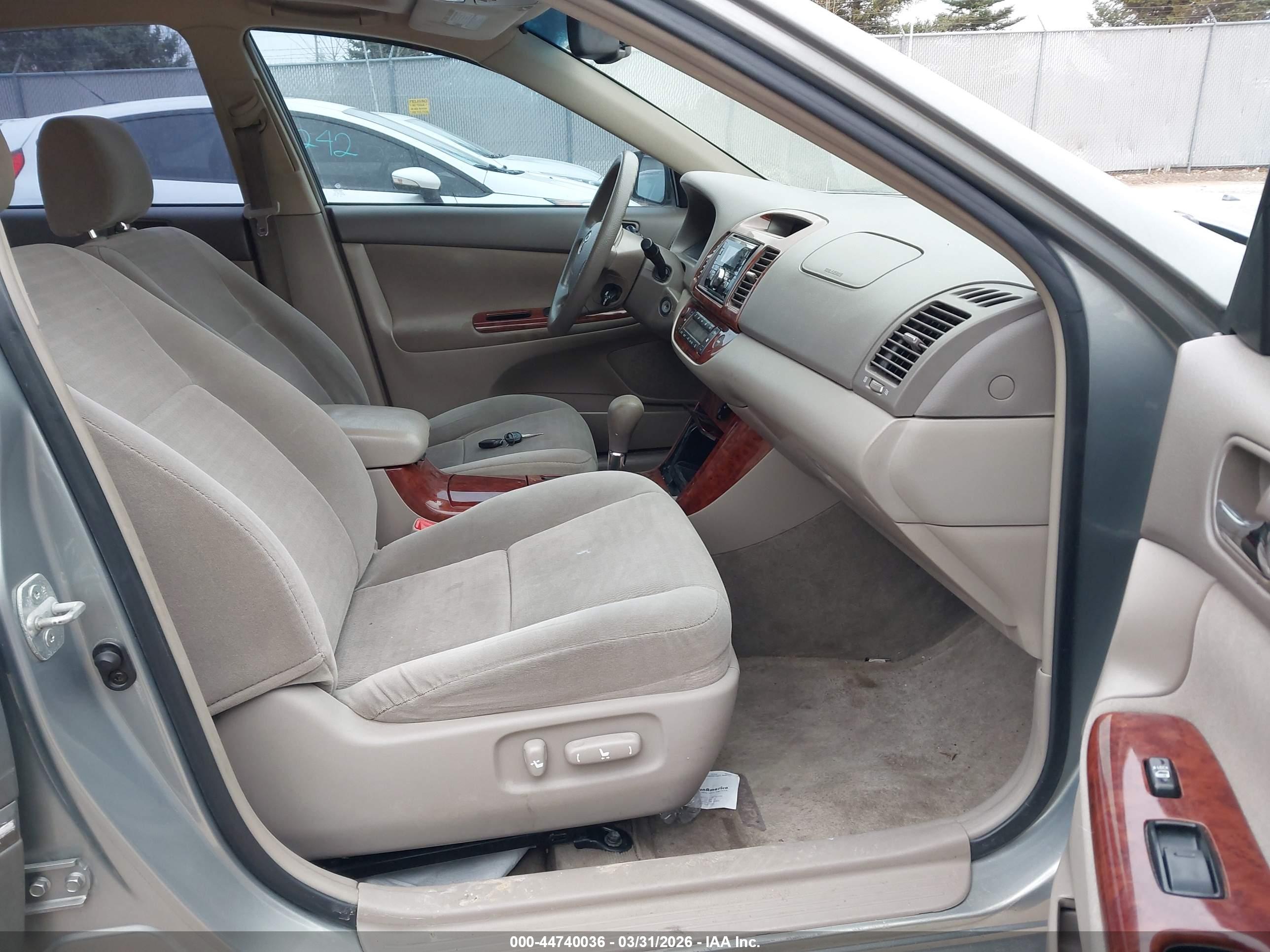 TOYOTA CAMRY image 5