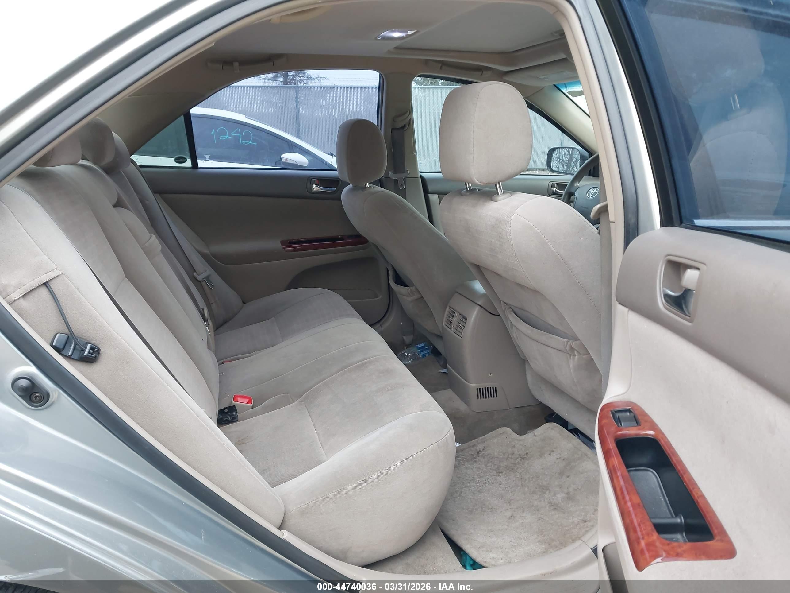 TOYOTA CAMRY image 8