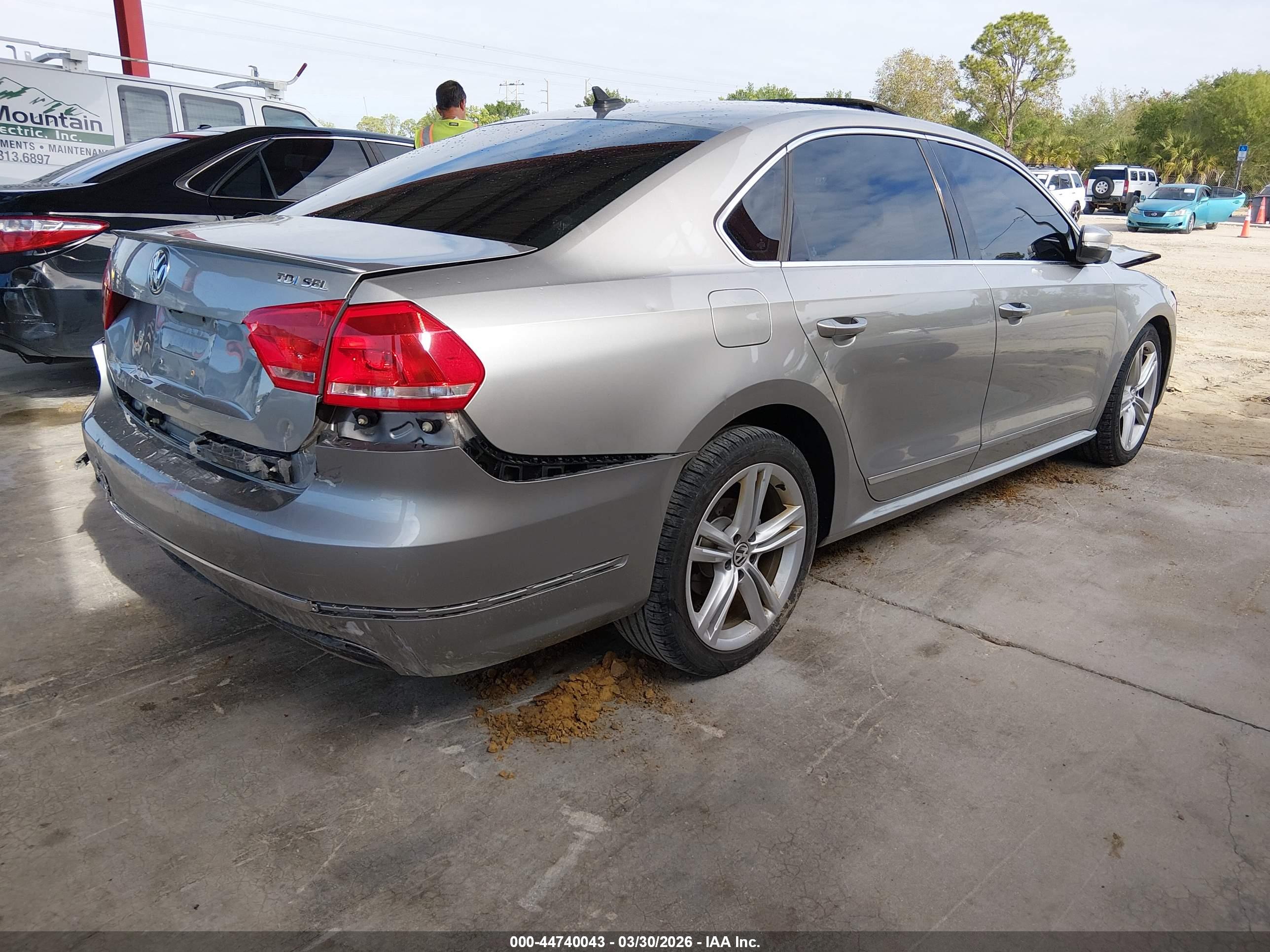 VOLKSWAGEN PASSAT image 4