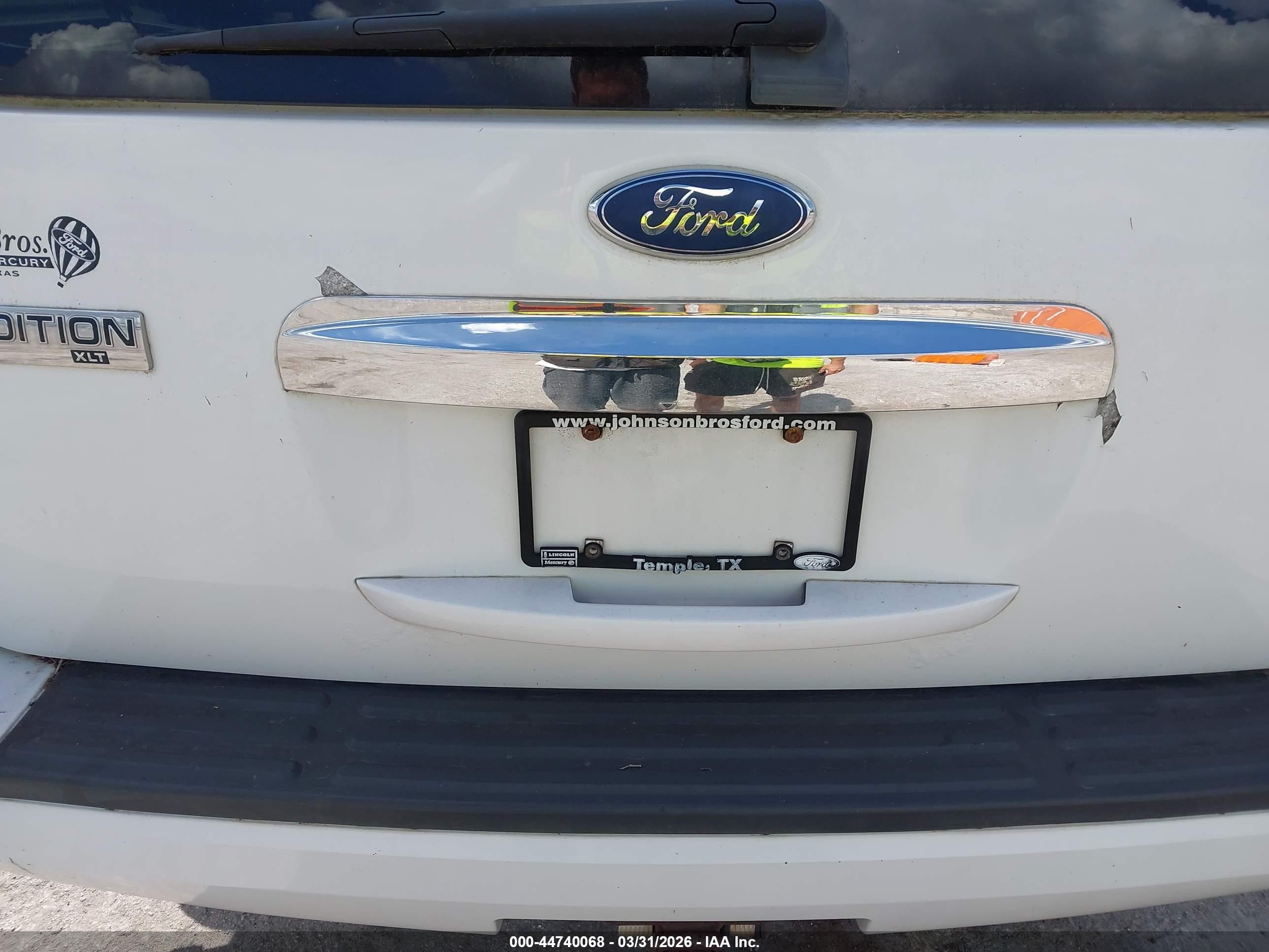 FORD EXPEDITION image 6