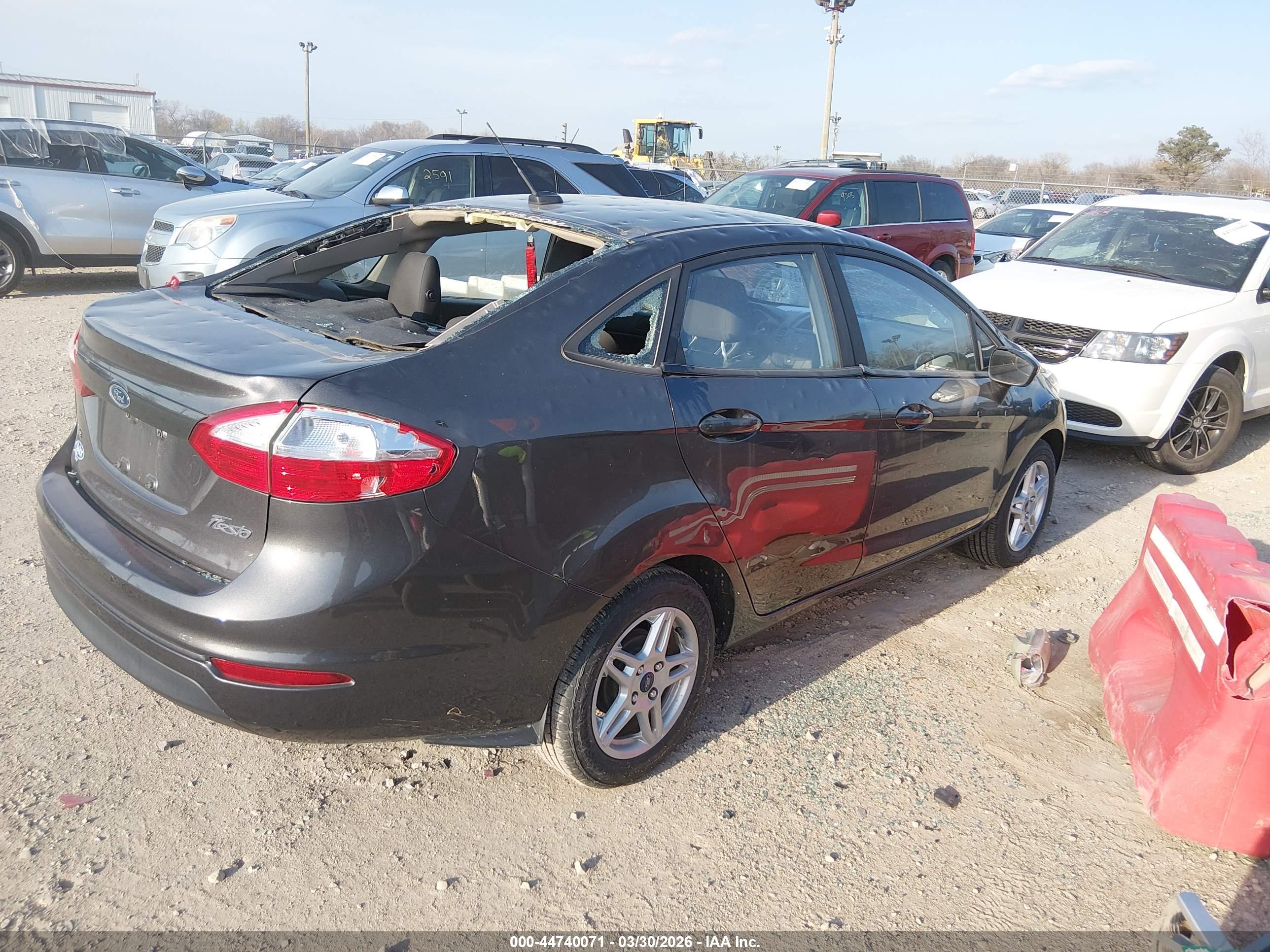 FORD FIESTA image 4
