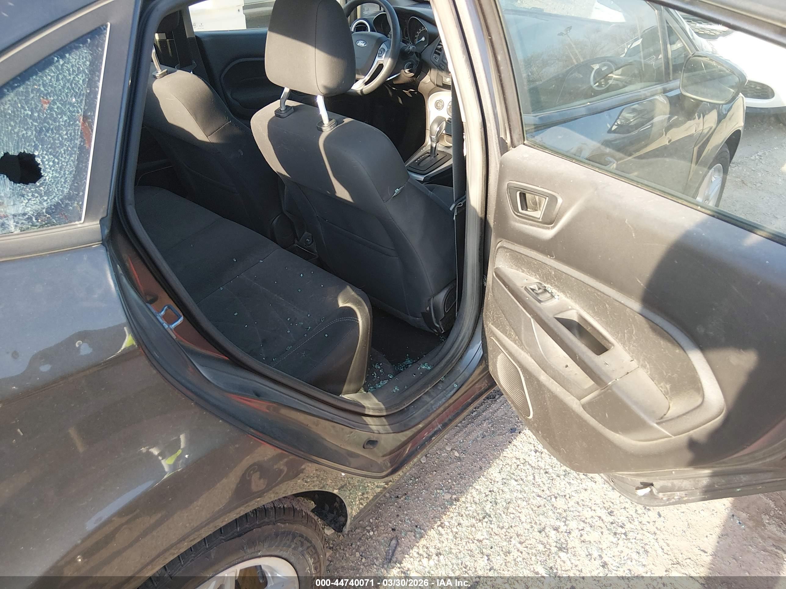 FORD FIESTA image 8