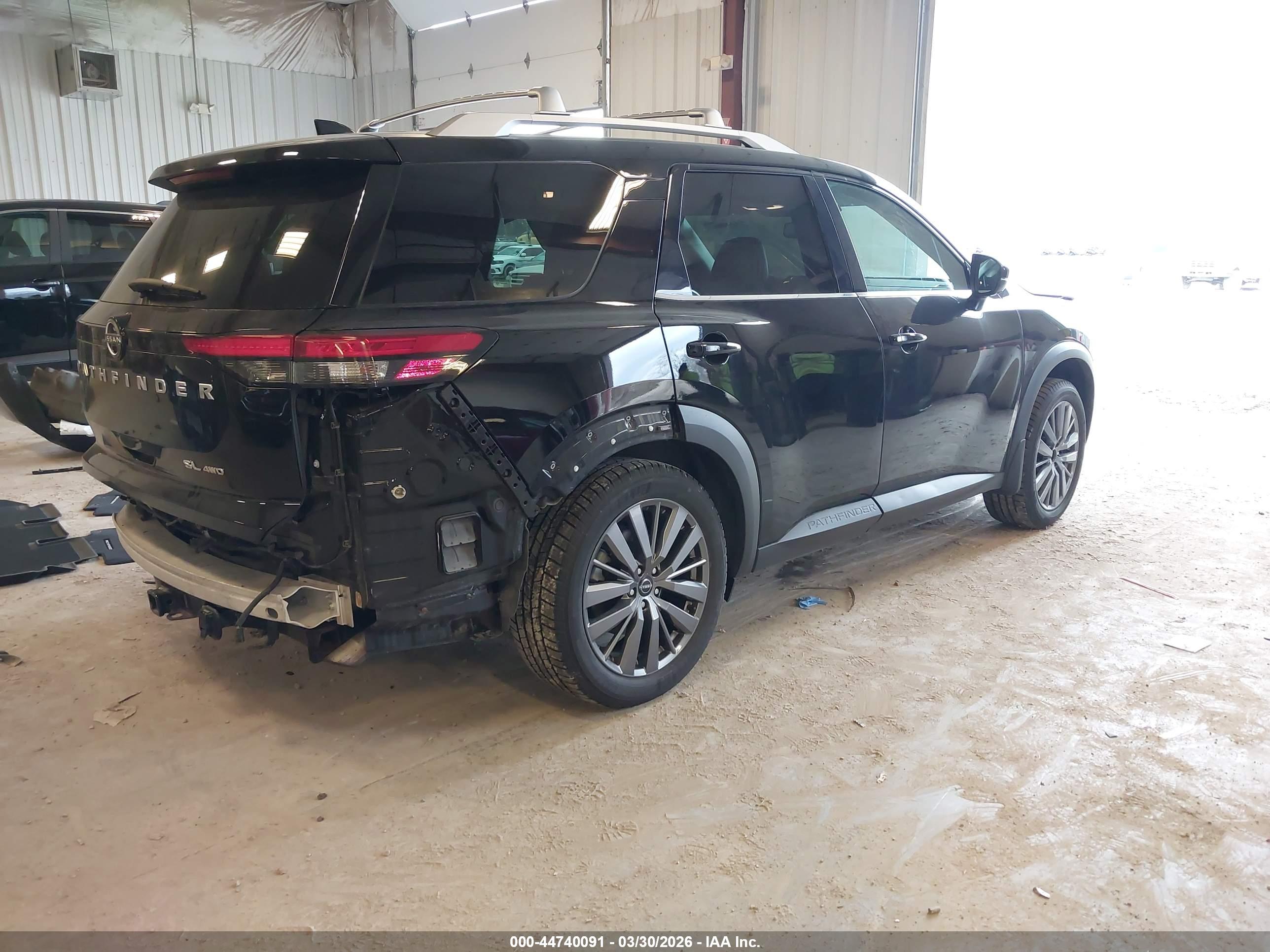 NISSAN PATHFINDER image 4