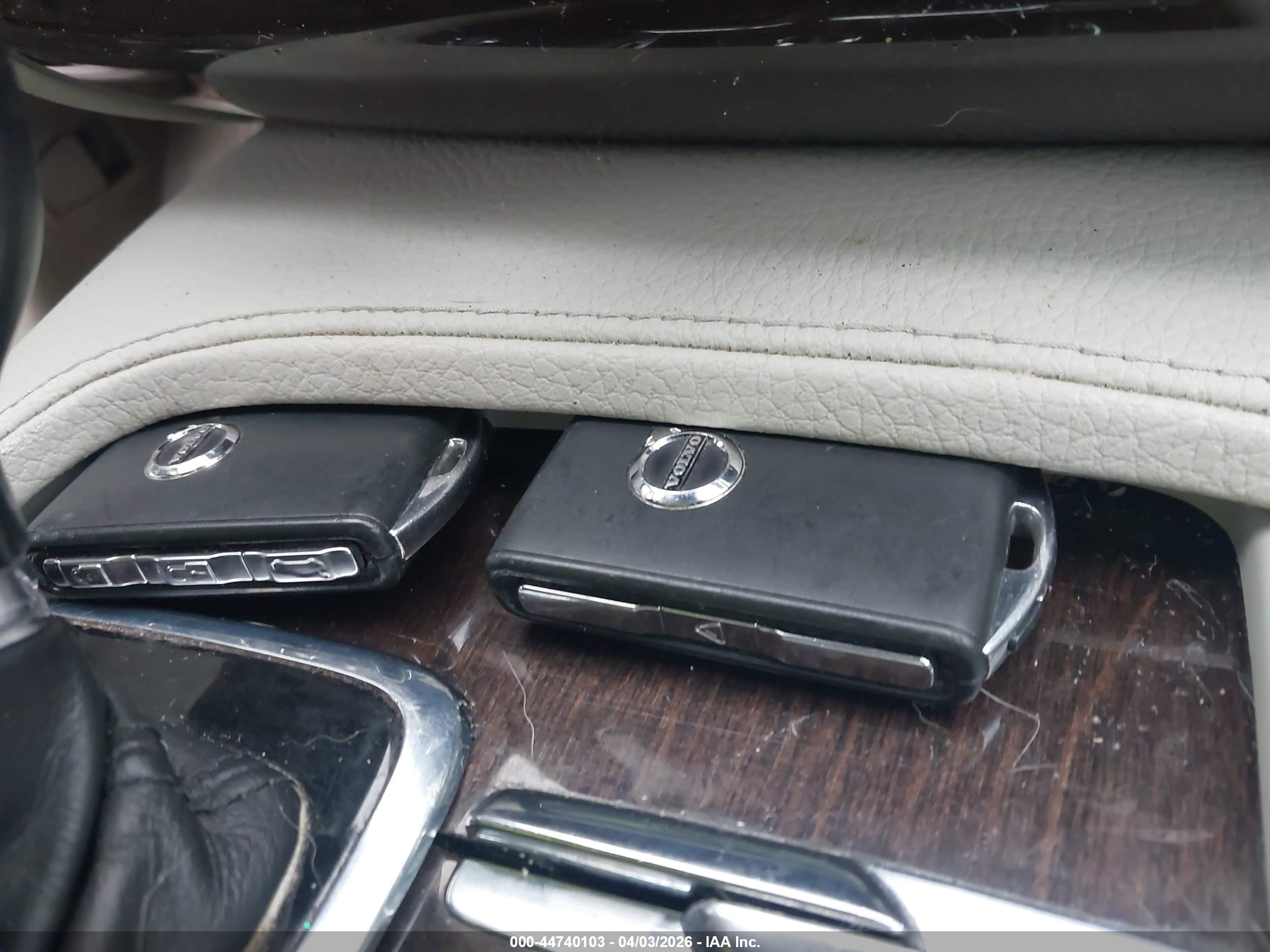 VOLVO XC90 image 11