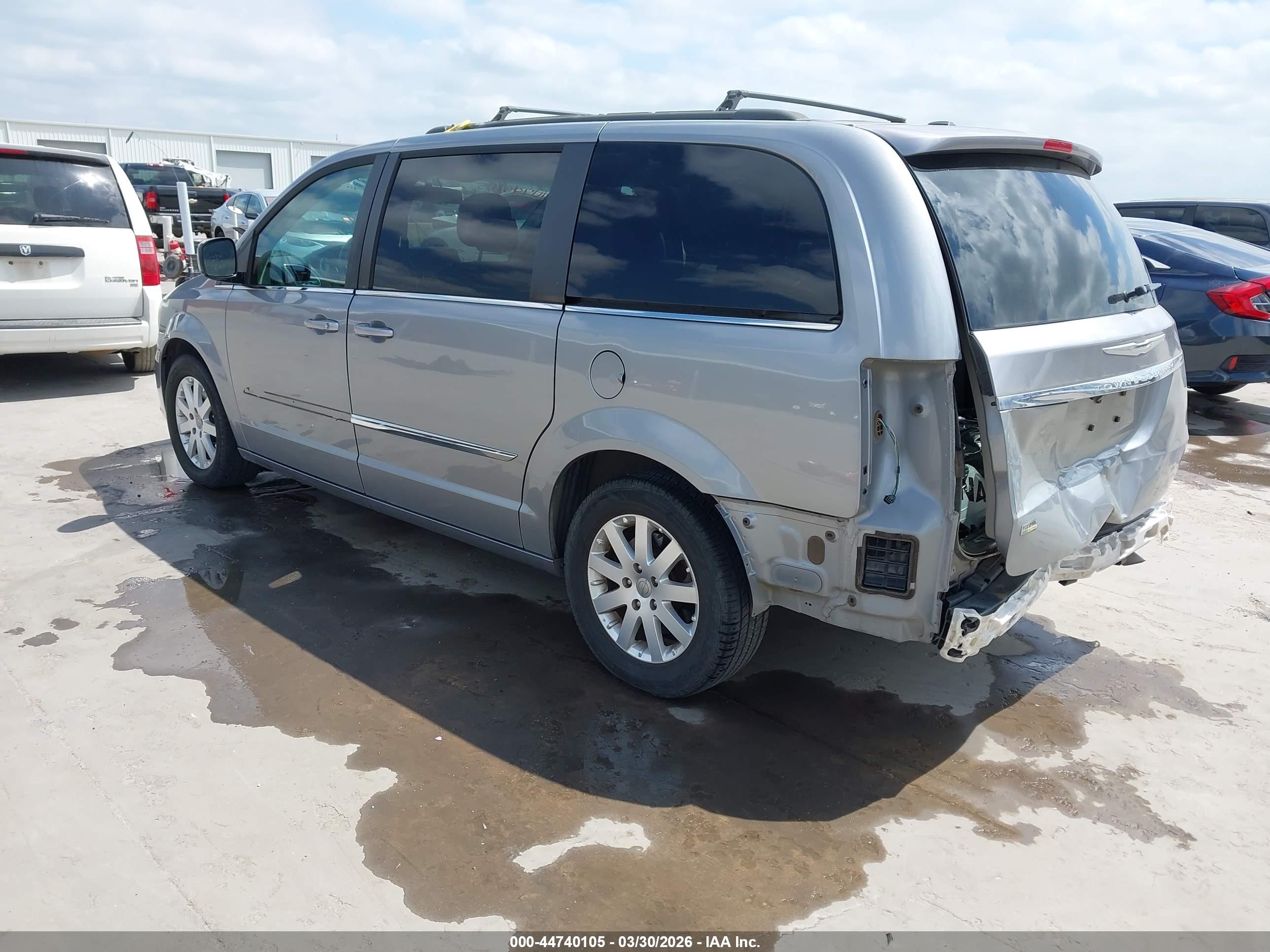 CHRYSLER TOWN image 3
