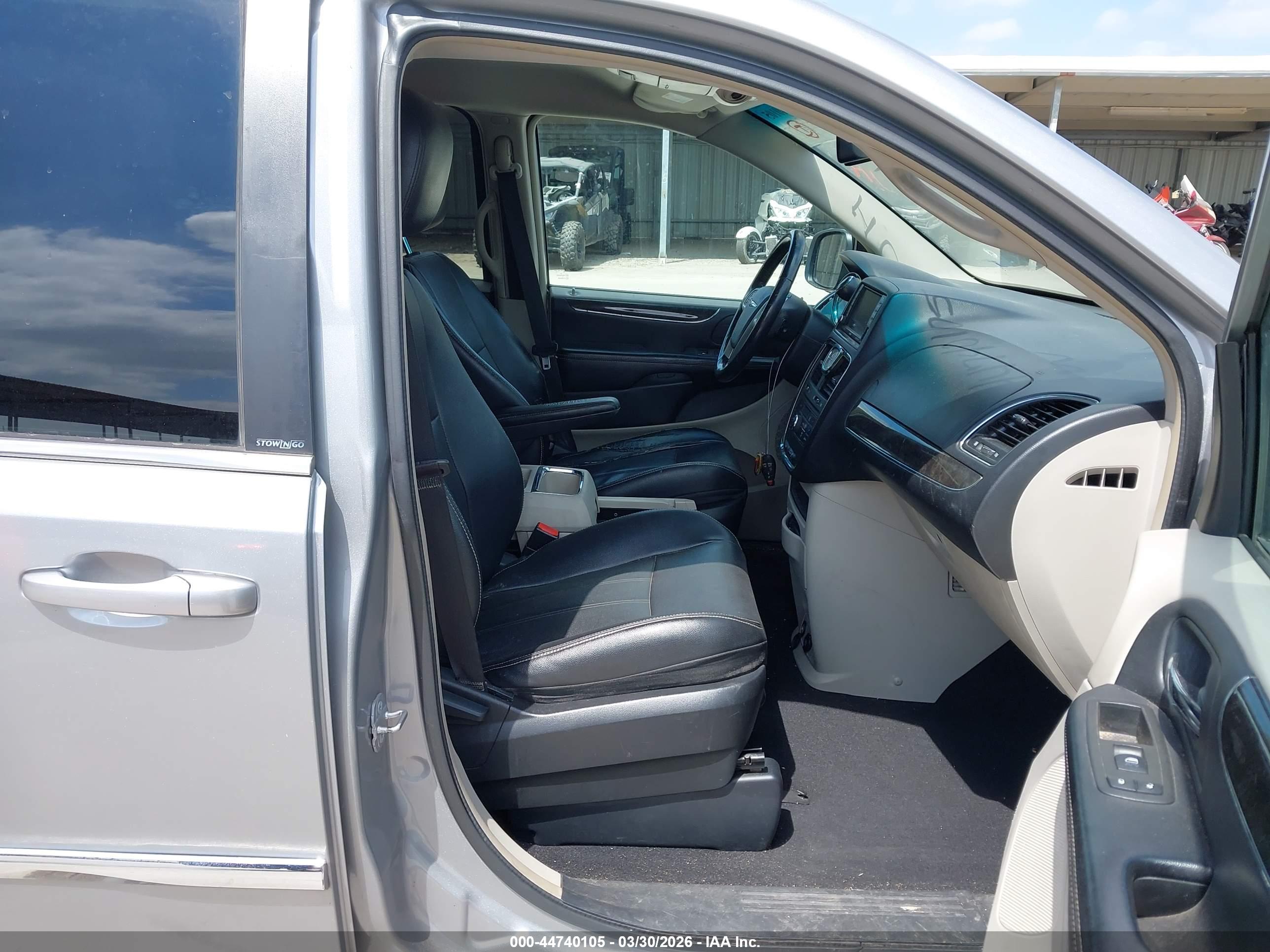 CHRYSLER TOWN image 5