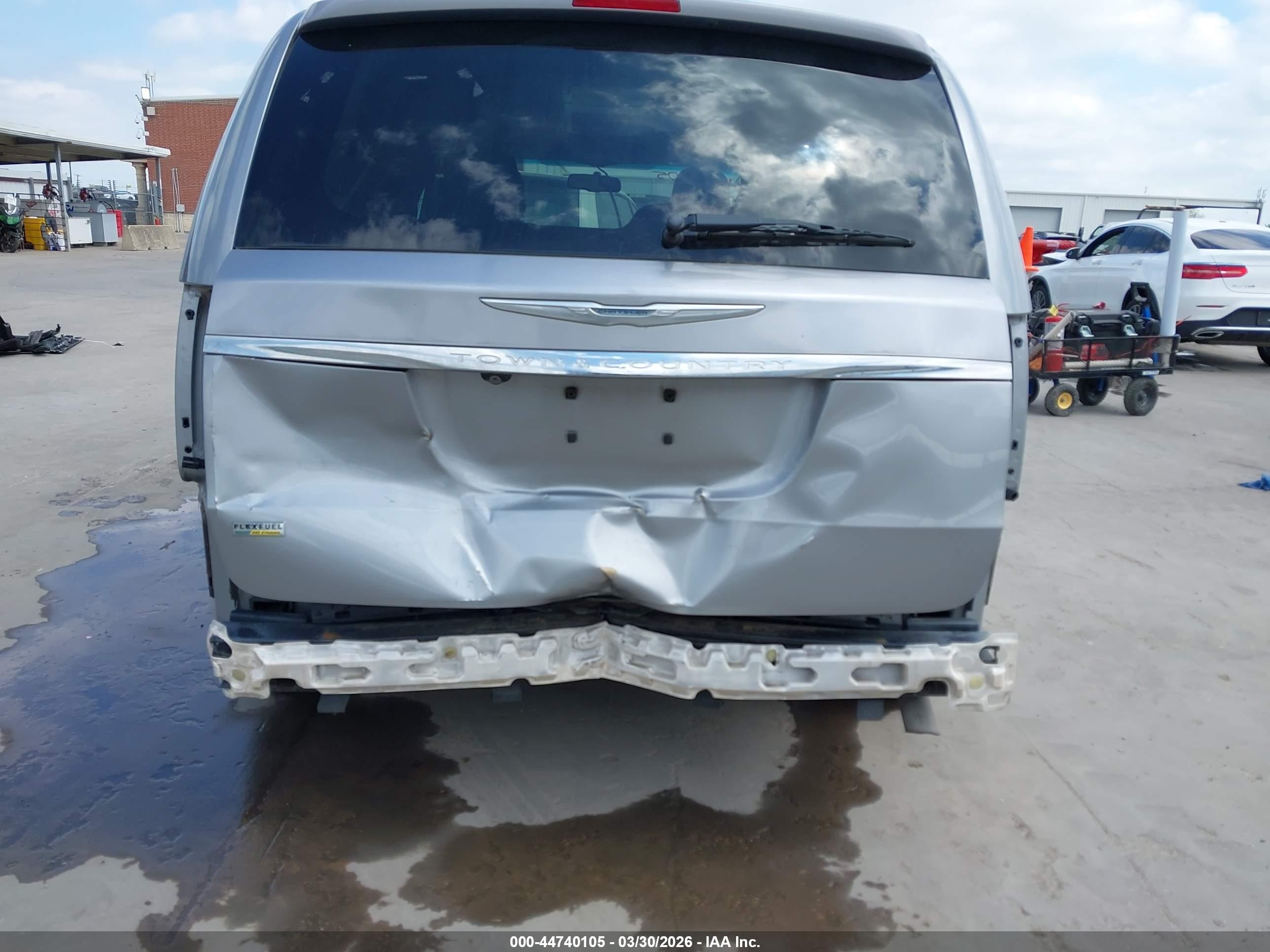 CHRYSLER TOWN image 6