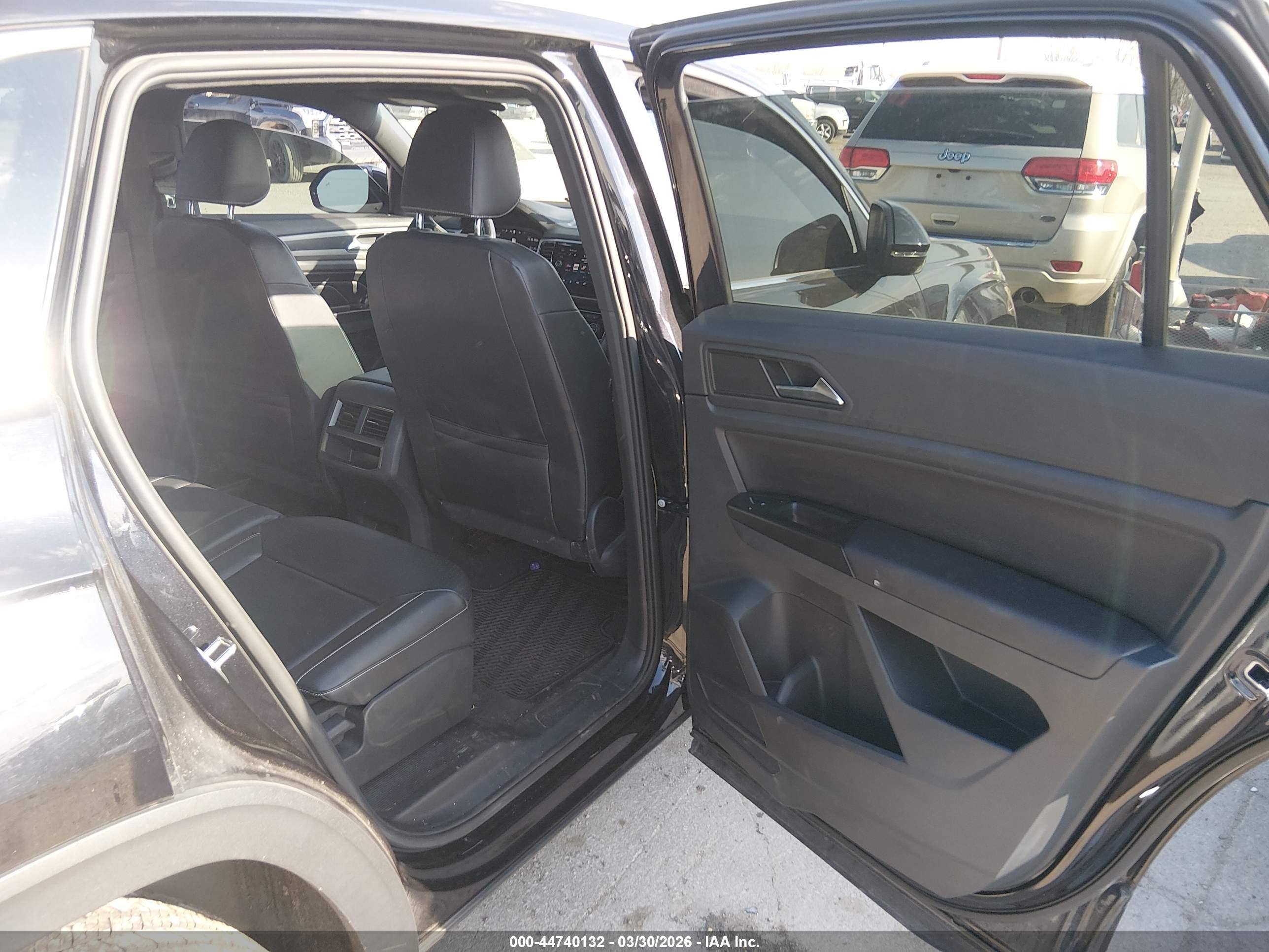 VOLKSWAGEN ATLAS image 8